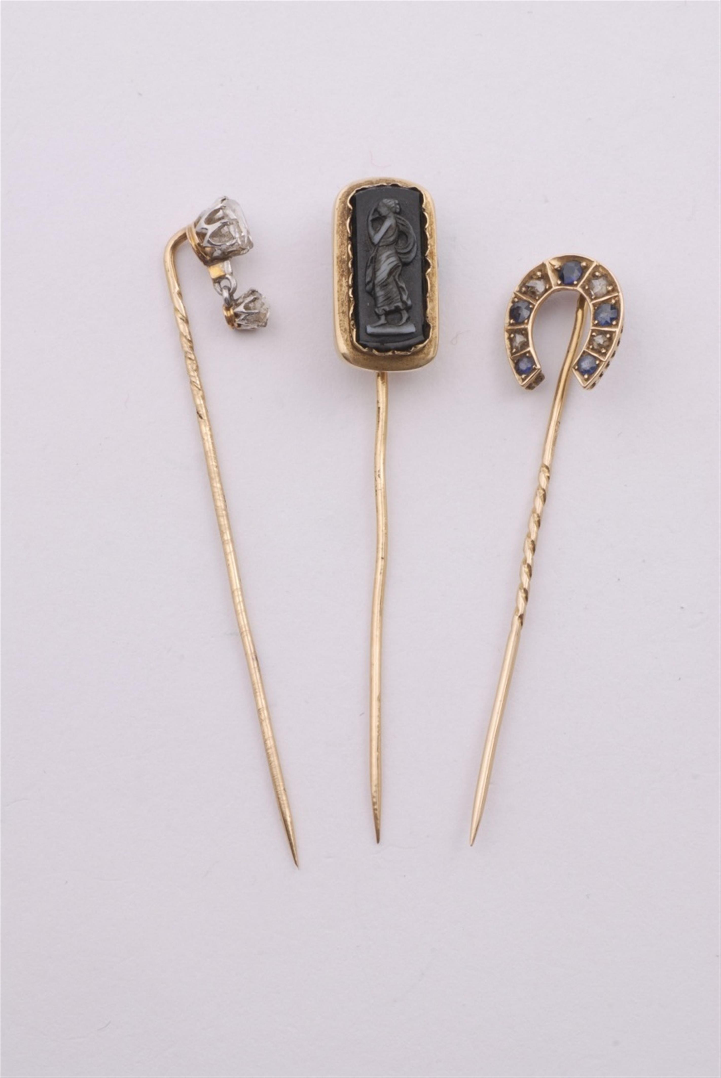 Three 18k gold belle epoque tie pins. - image-1