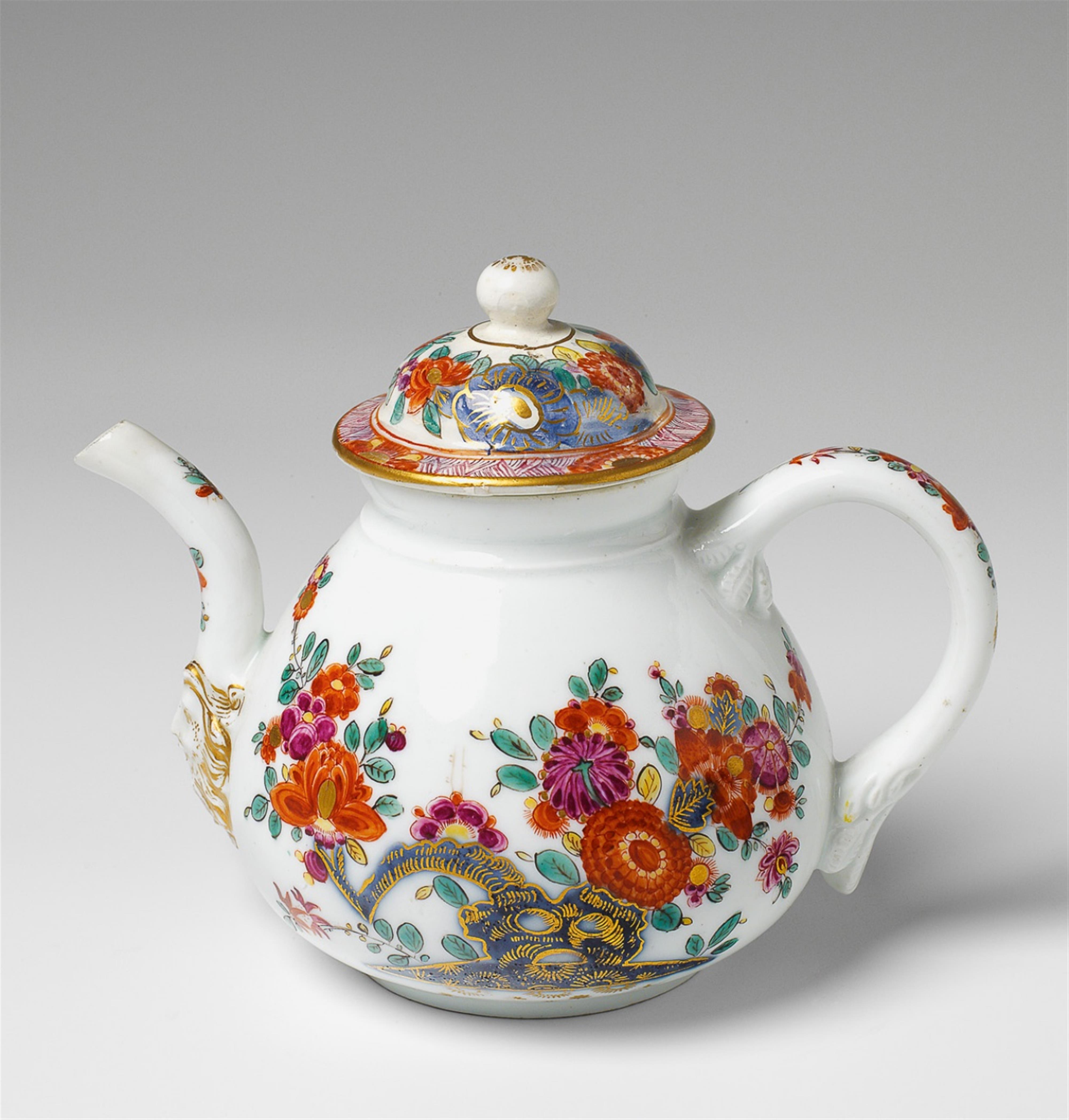 A Meissen porcelain tea pot with Arita decor. - image-1