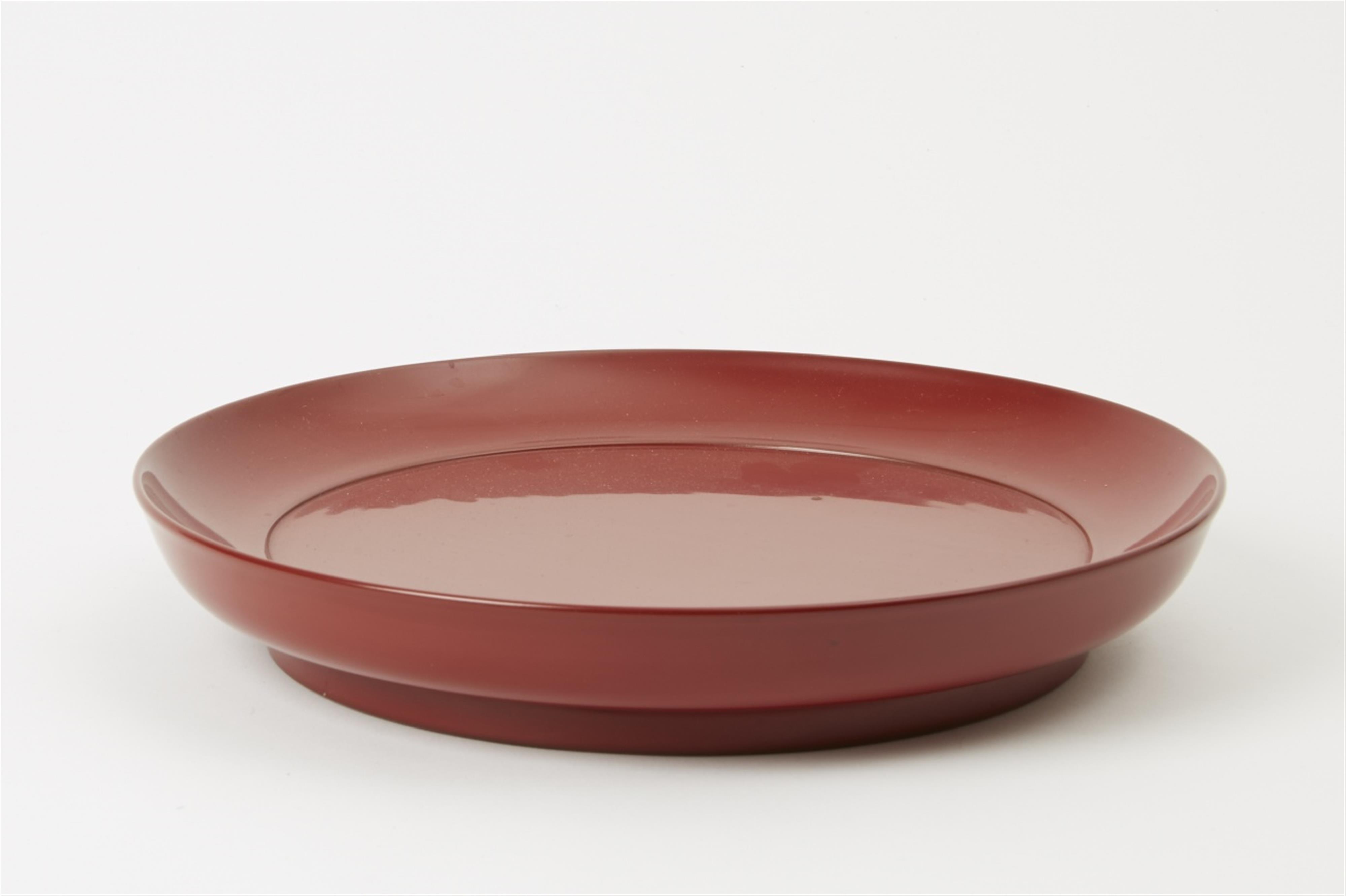 A red and black lacquer plate. Around 1990 - image-1