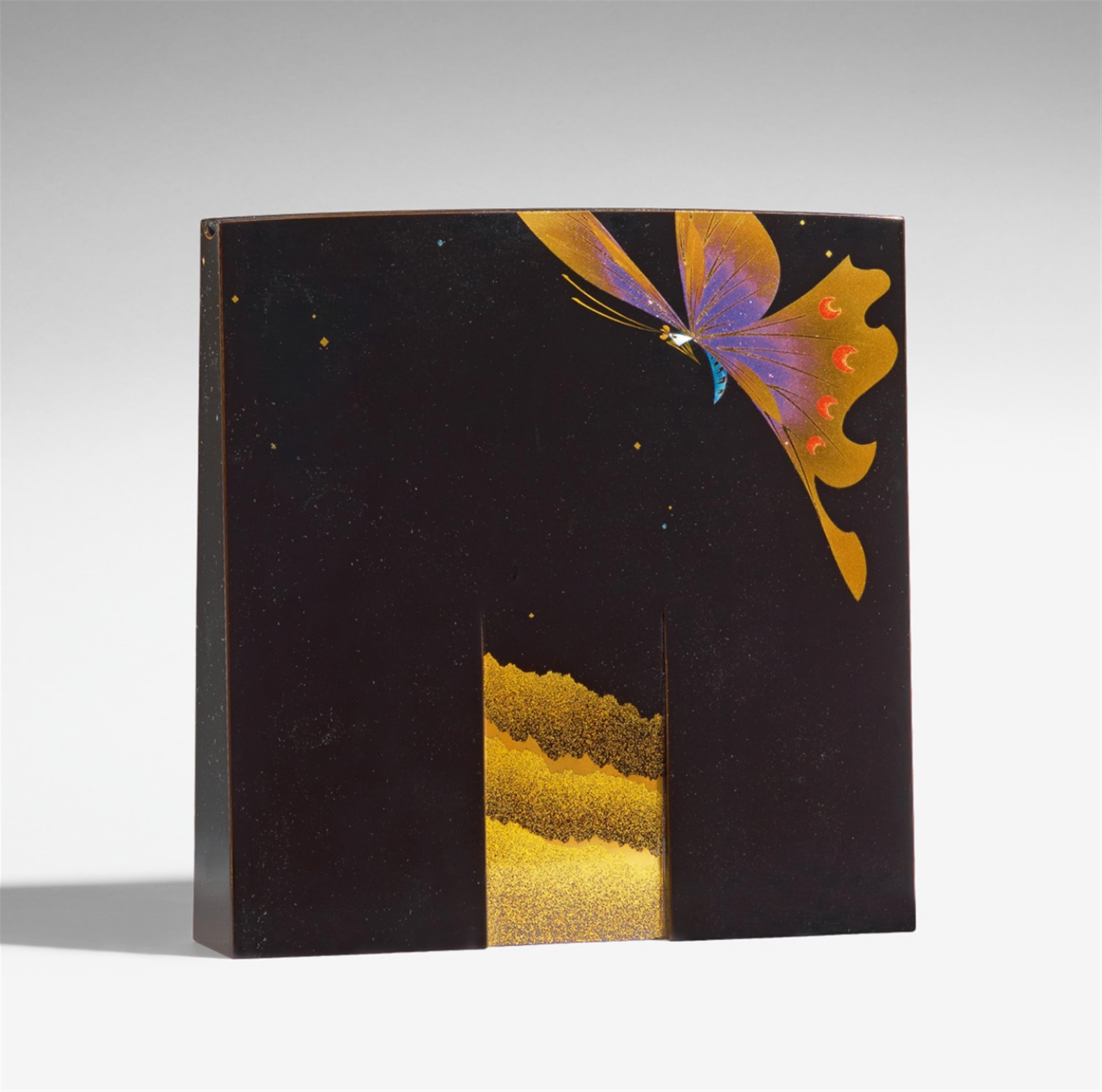 A square lacquer vase by Enoki Kei (born 1949). Wajima. Ca. 2000 - image-1