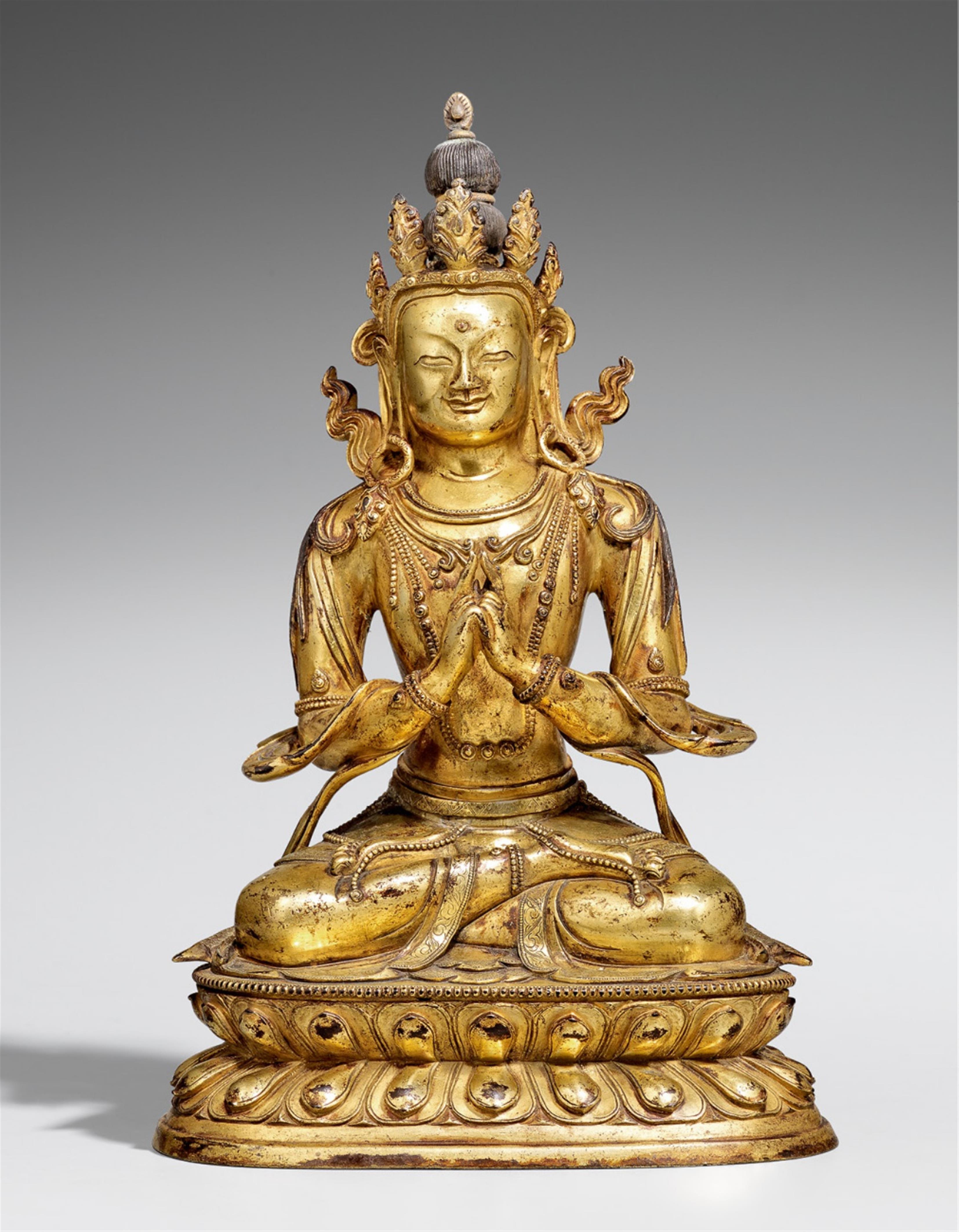 A Sinotibetan gilt bronze figure of a Buddha Vairocana. Possibly 18th/19th century - image-1