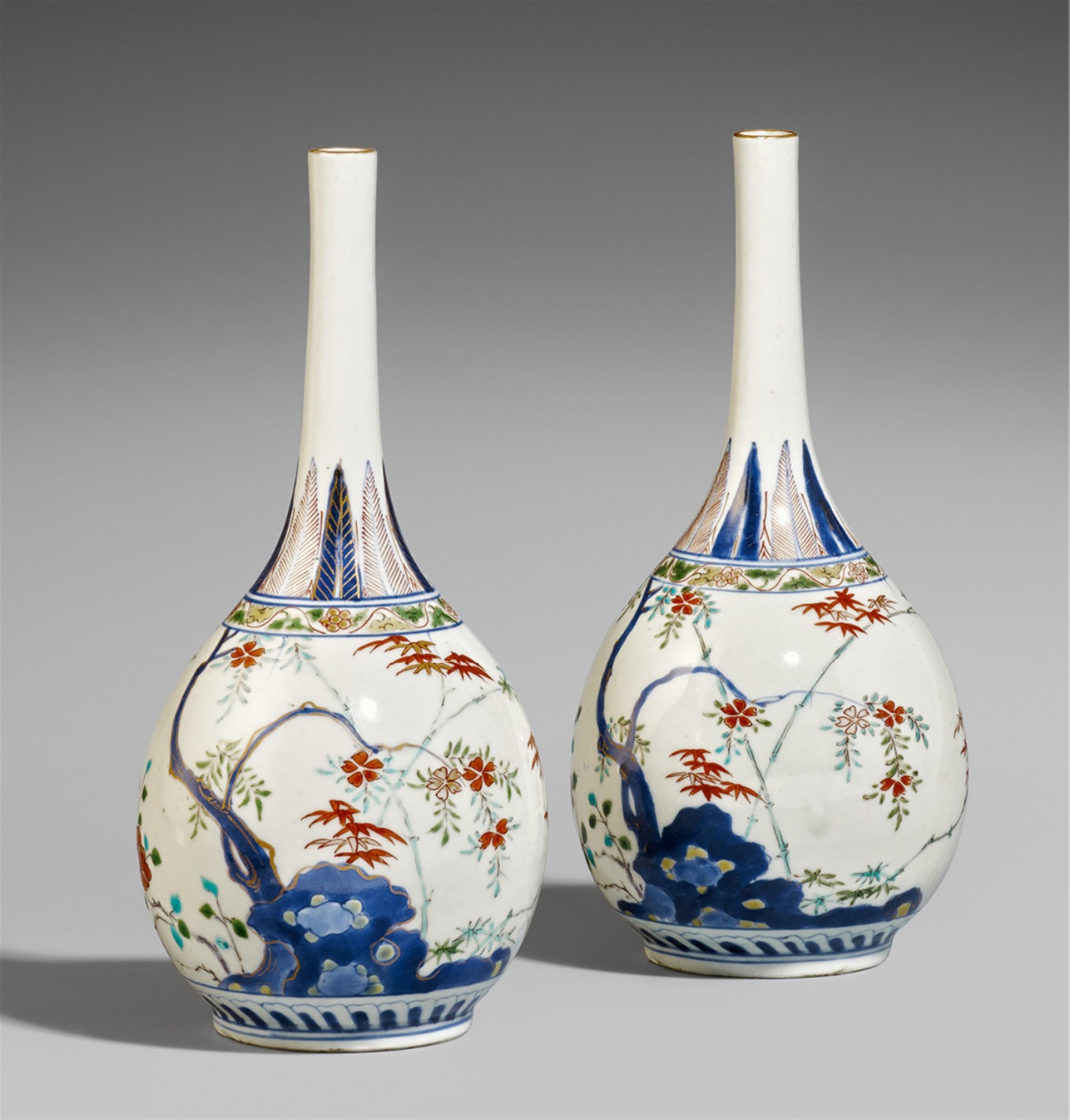 Two Imari bottles. Arita. Around 1700 - image-1