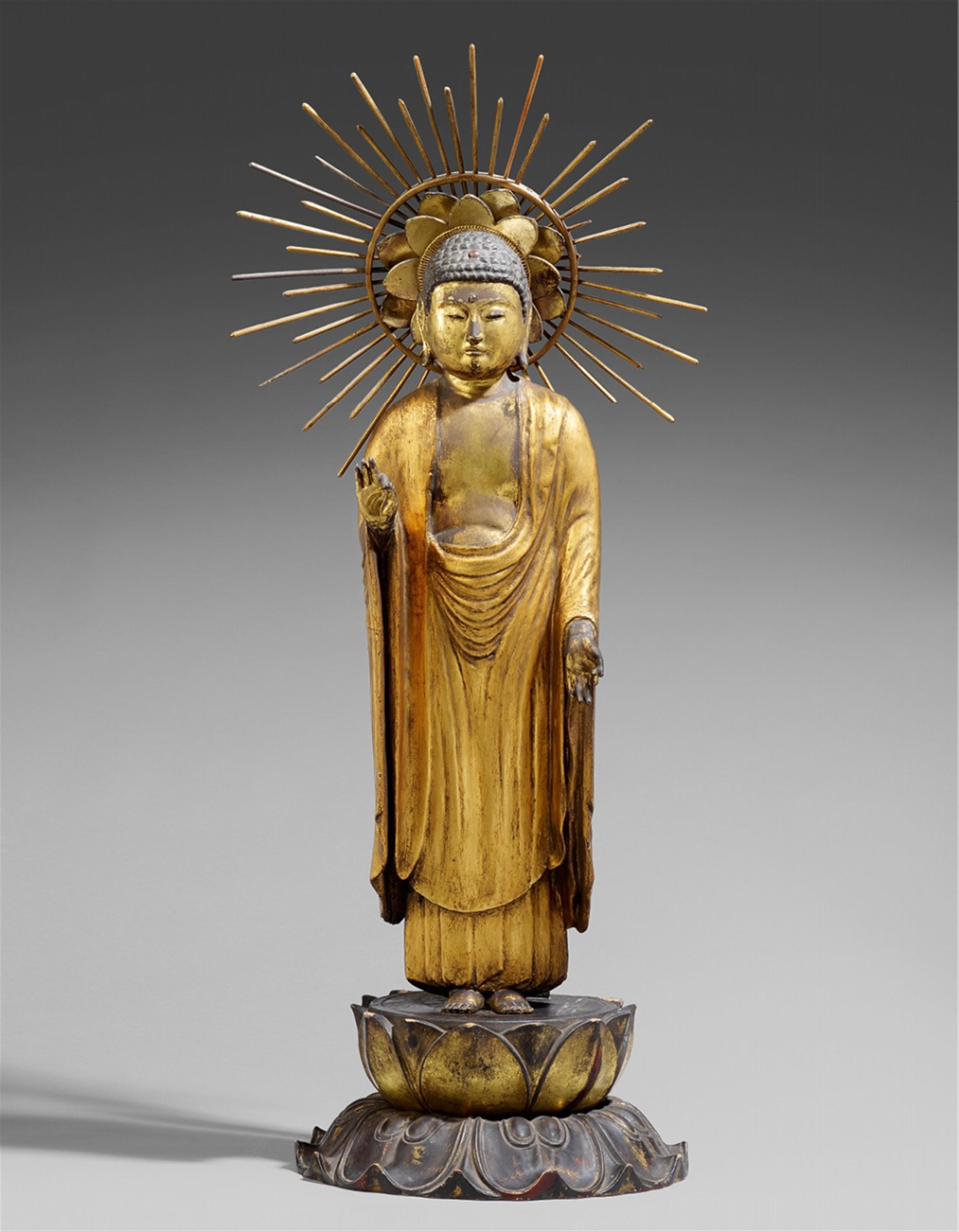 A gilt wood figure of Amida Butsu. Early Edo period - image-1