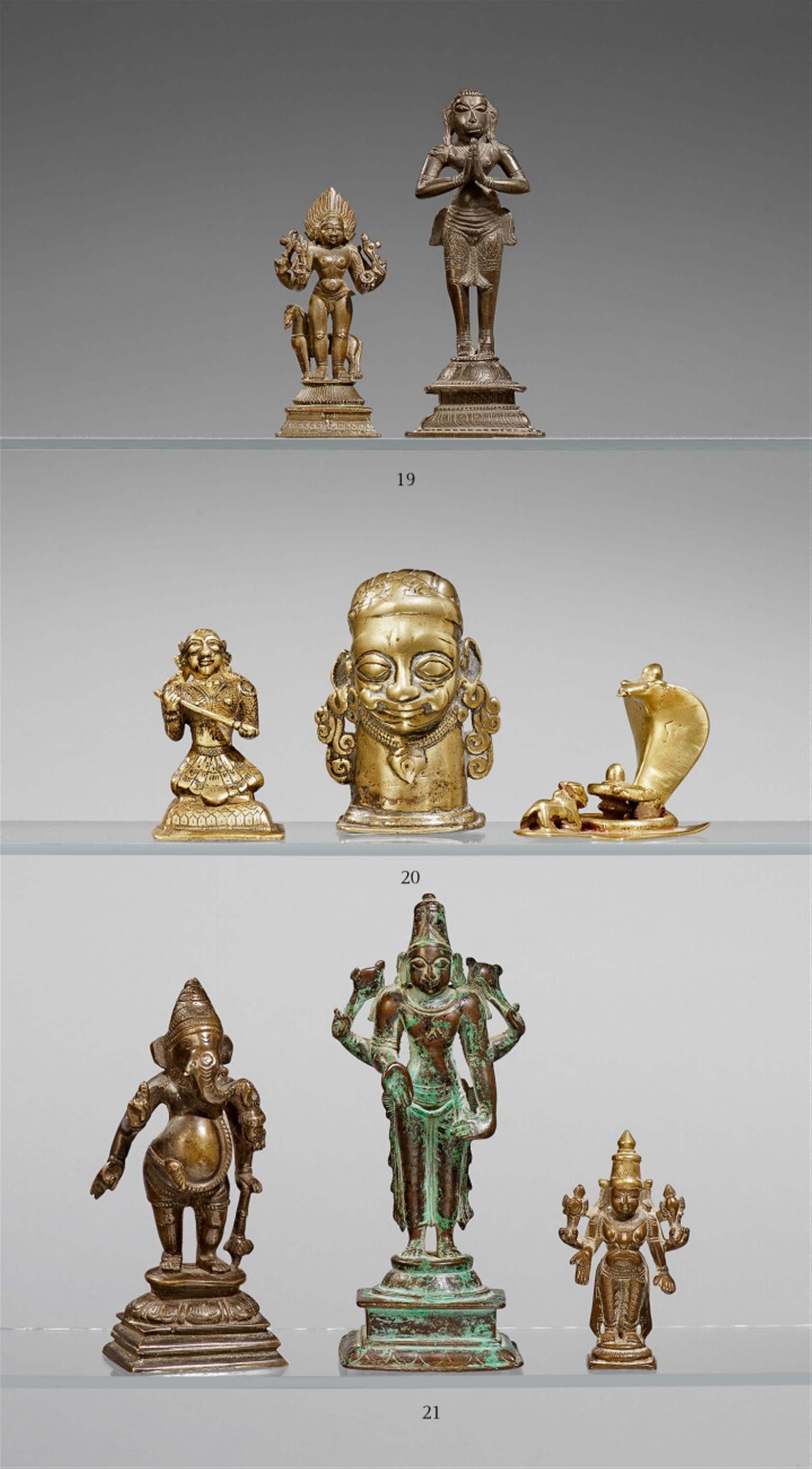 A group of three Maharashtra brass pieces. 18th/19th century - image-1