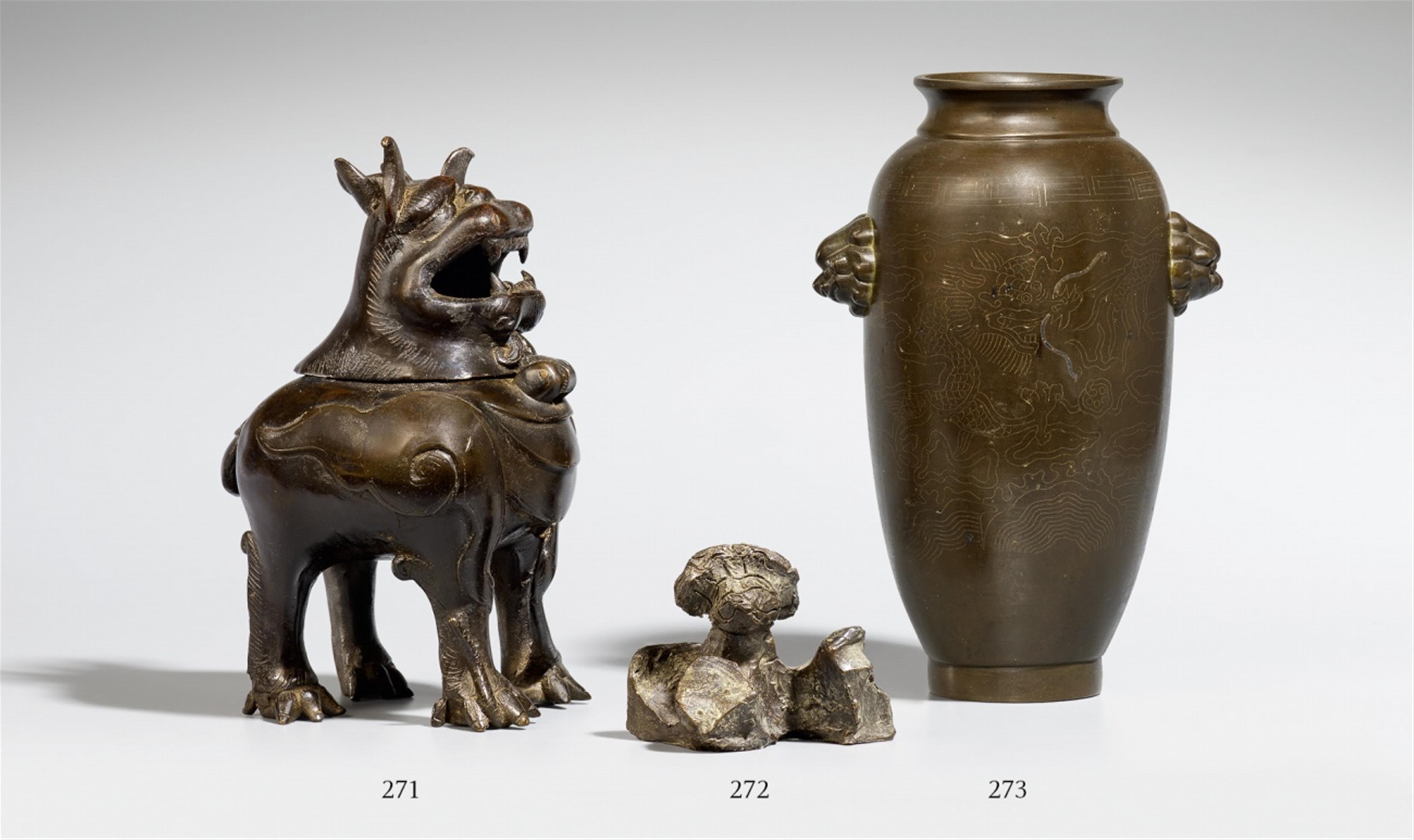 A bronze Shisou vase. 18th/19th century - image-1