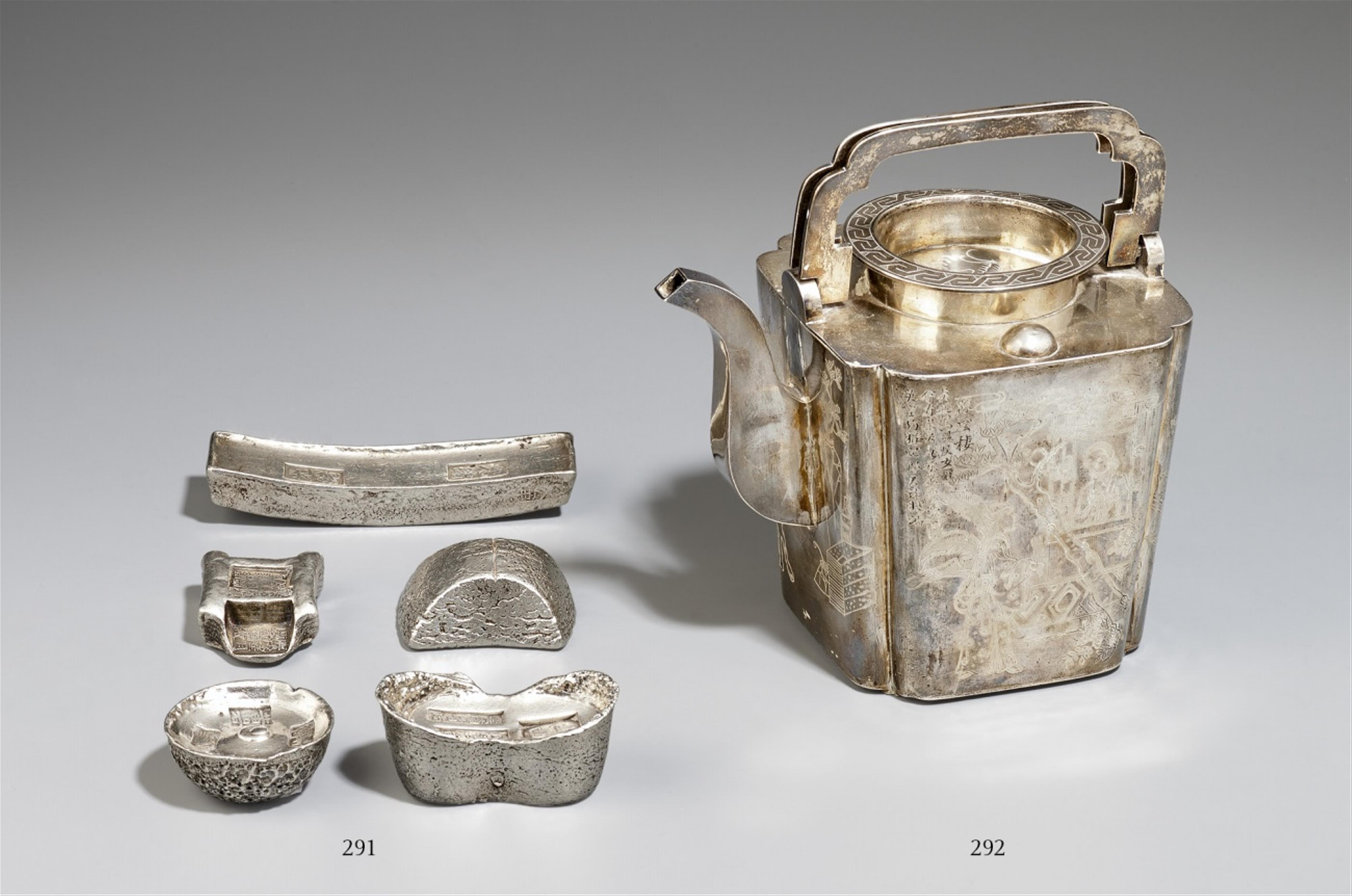 A silver teapot. Around 1900 - image-1