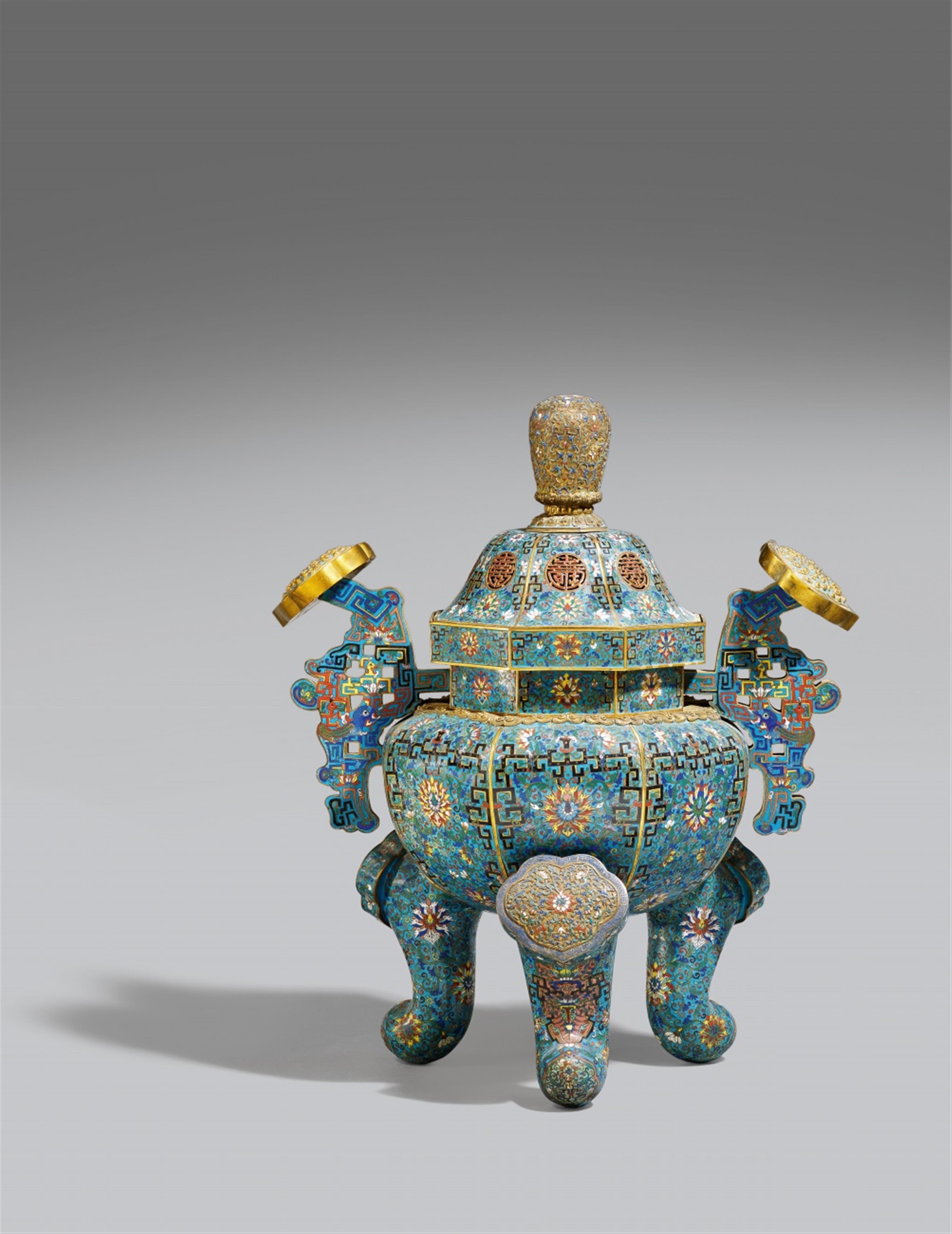 A large cloisonné enamel incense burner. 19th century or later - image-1