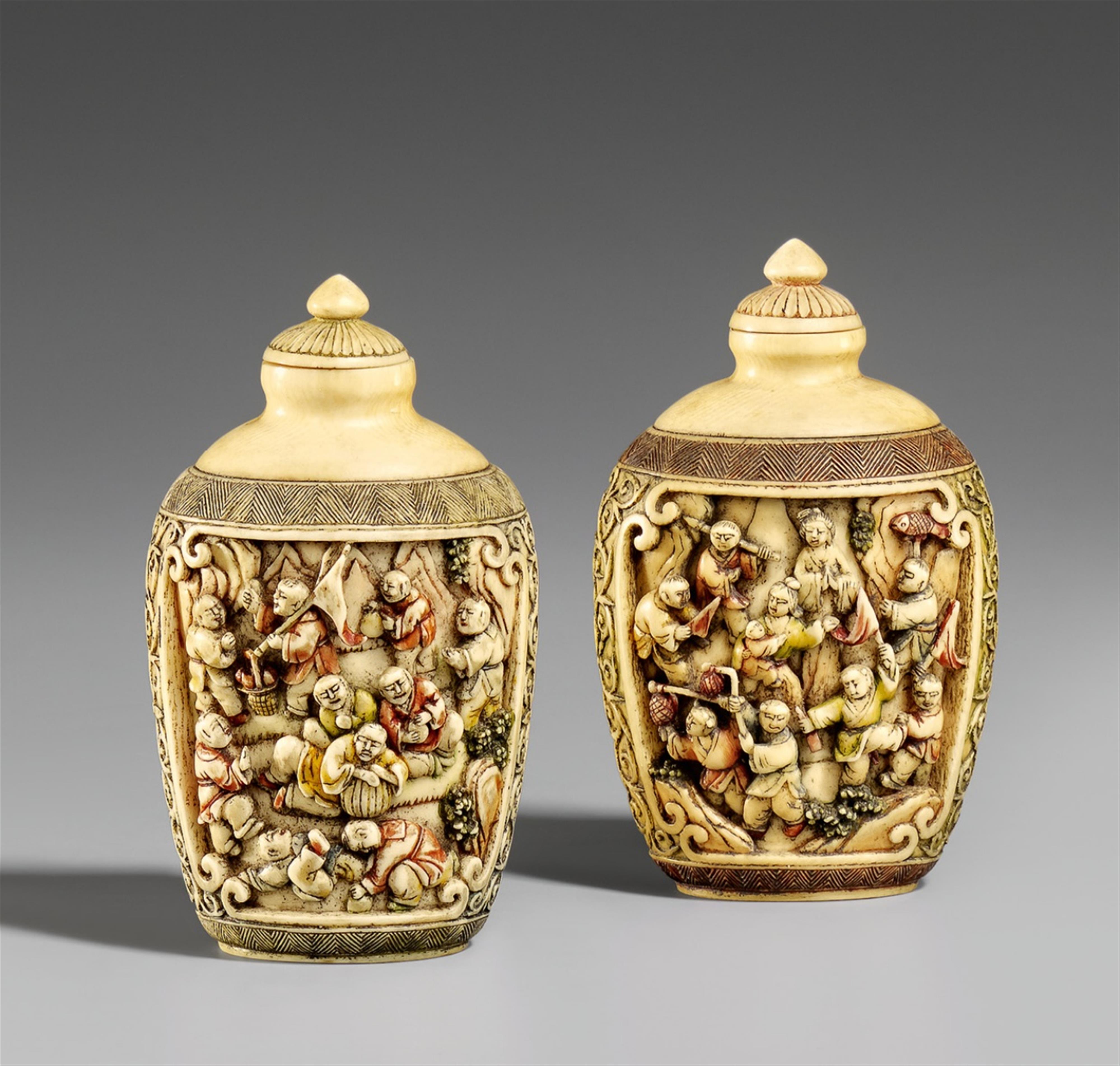 A pair of painted ivory snuff bottles. Late 19th century - image-1
