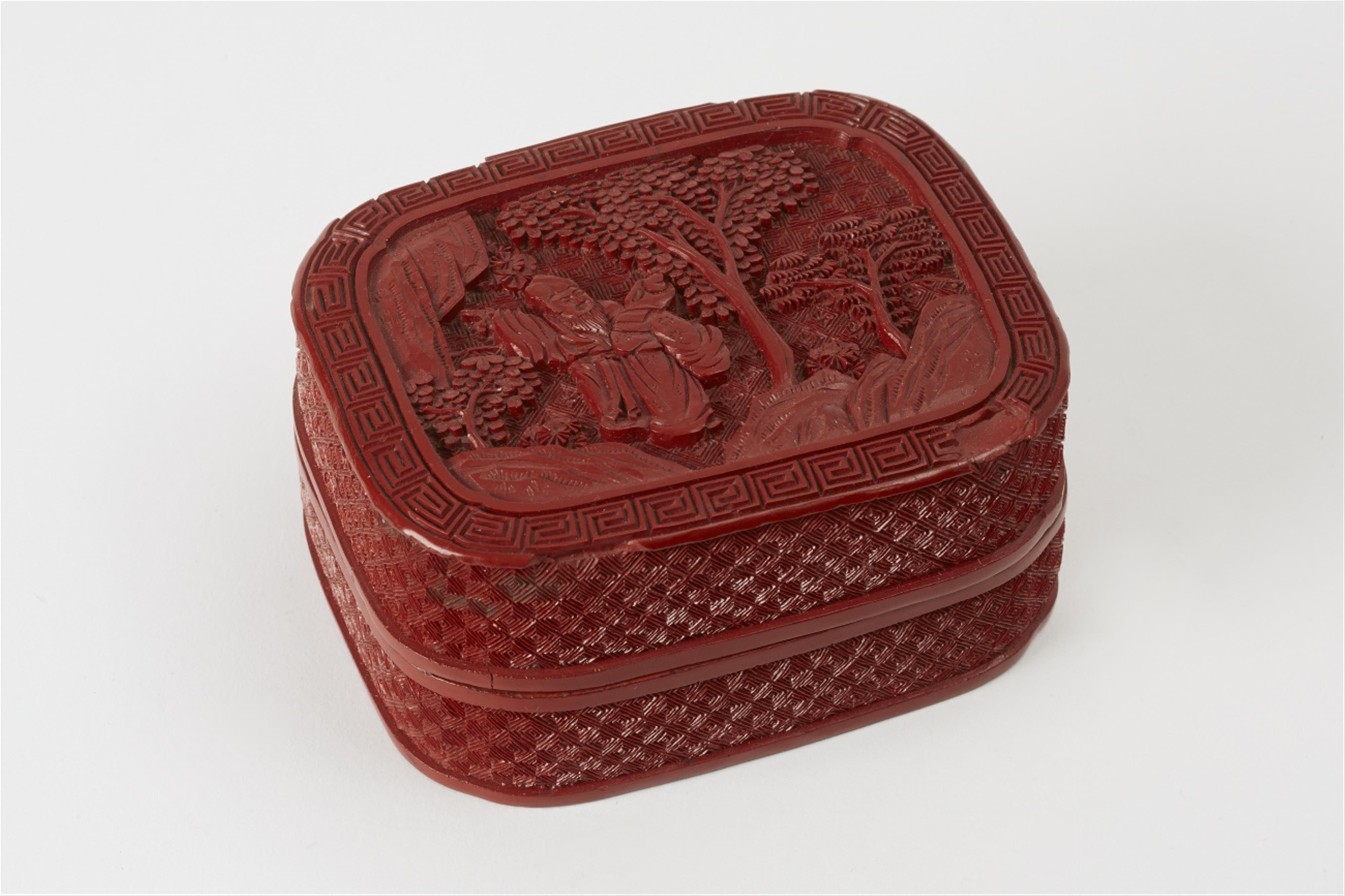 A small carved red lacquer box. 19th century - image-1