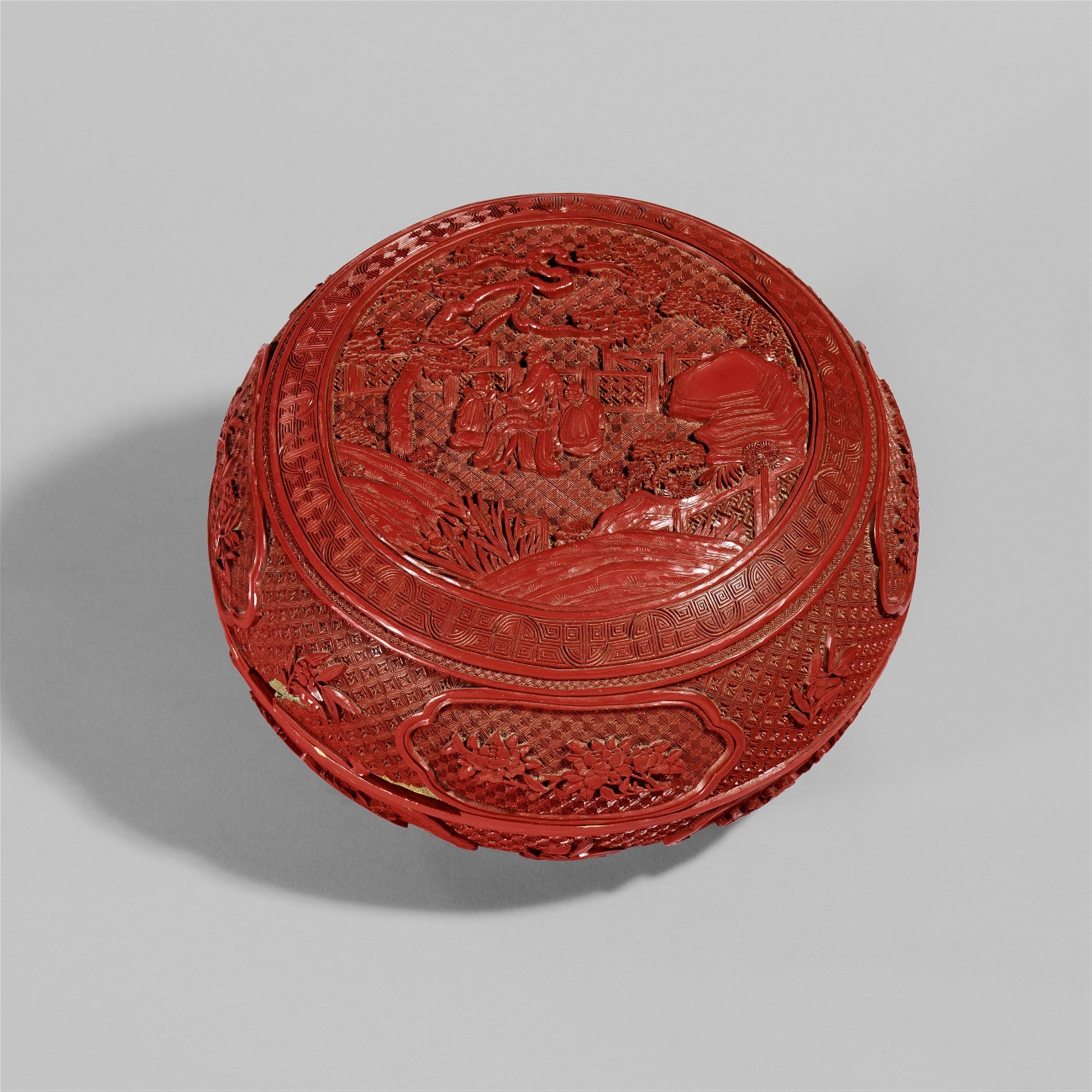 A circular carved red lacquer box and cover. 19th century - image-2