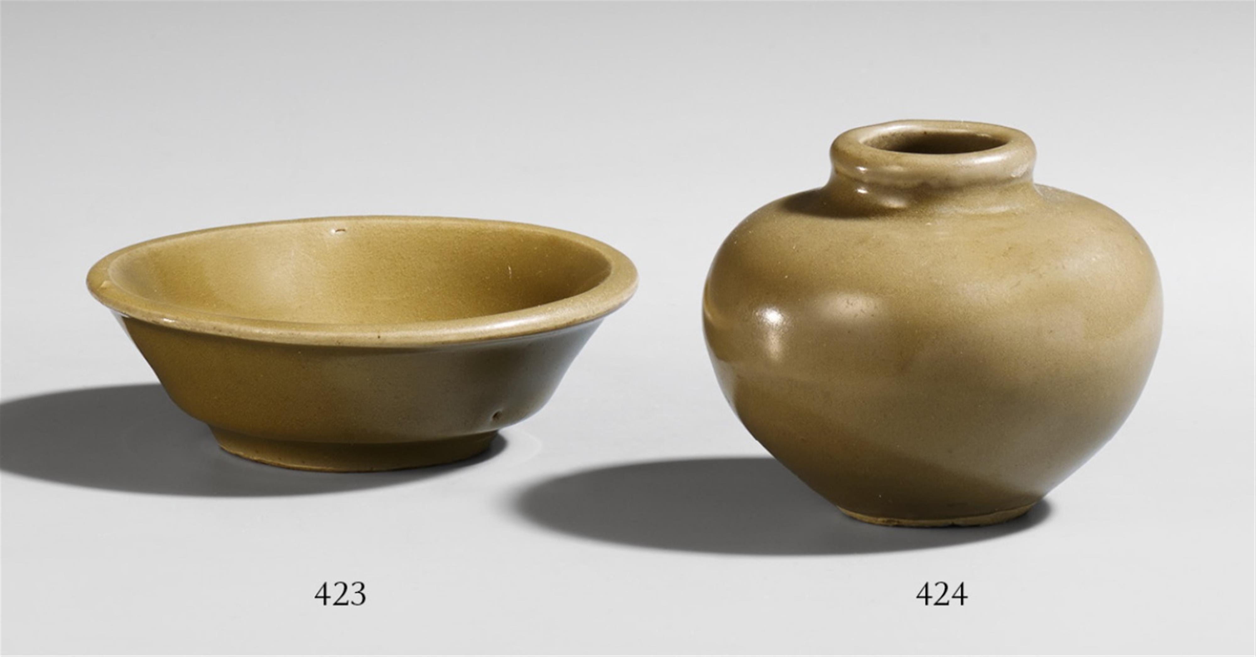 A small Longquan celadon bowl. 12th/13th century - image-1