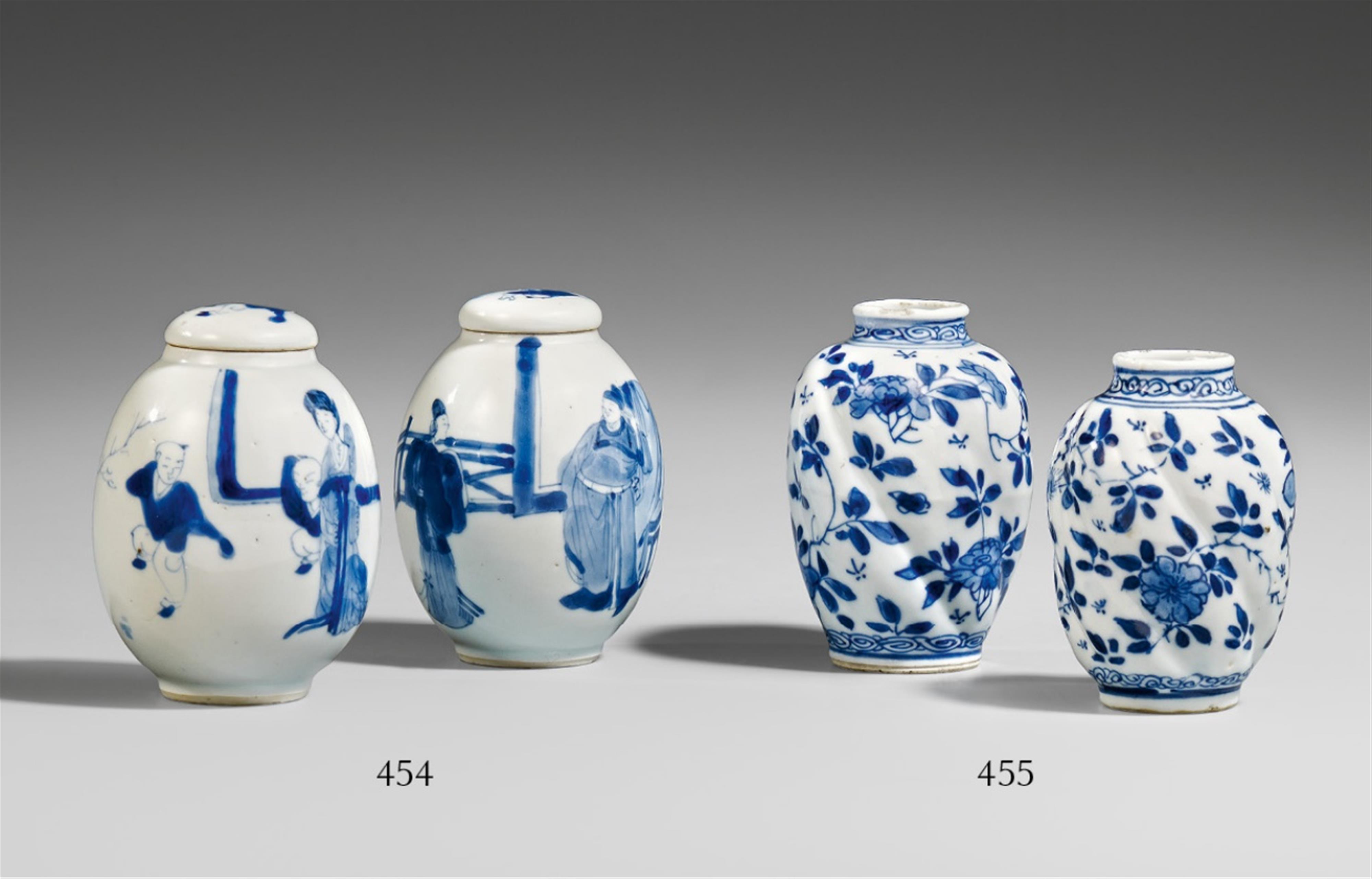 Two small lobed ovoid blue and white tea-caddies. 19th century - image-1