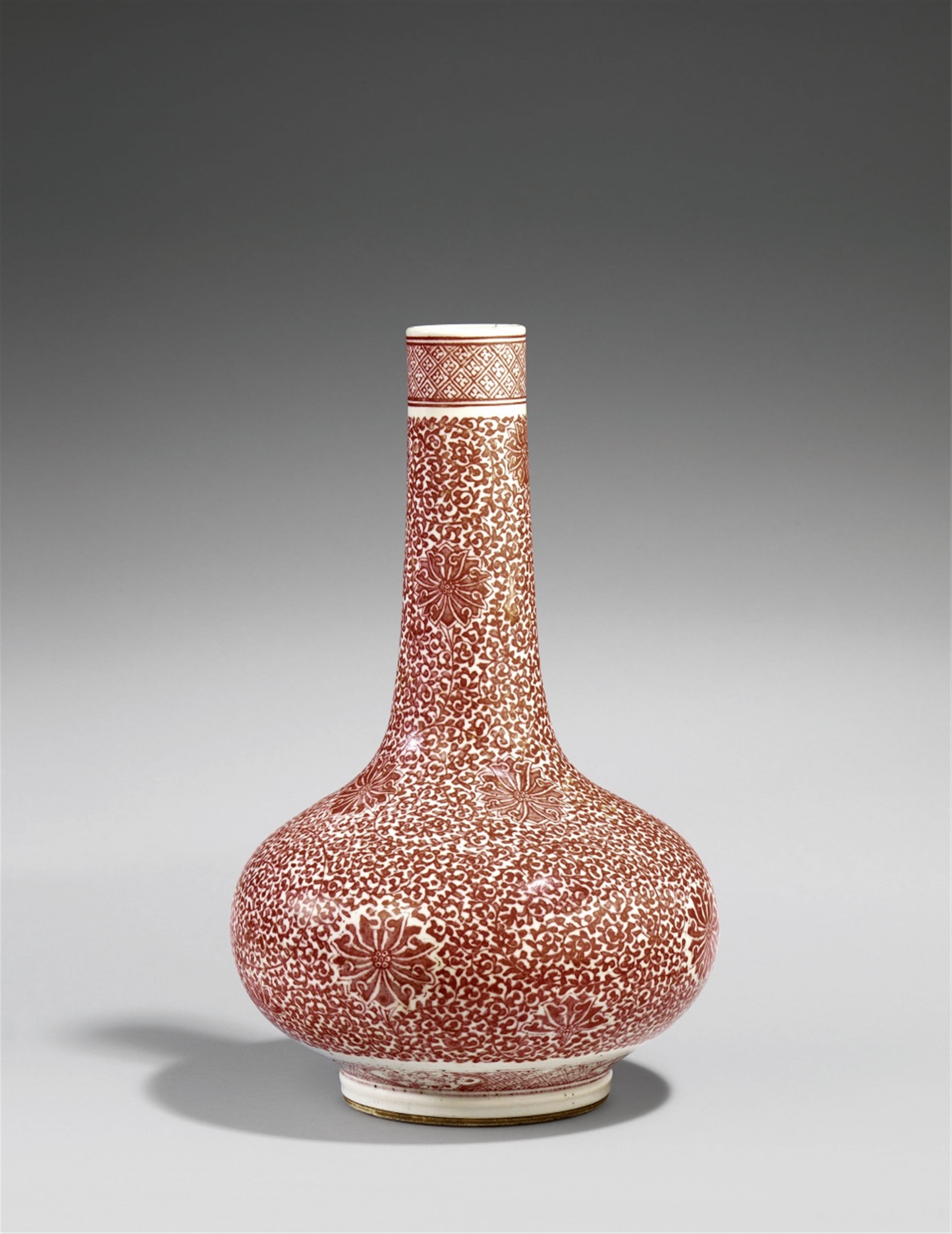 An underglaze copper-red vase. 19th/20th century - image-2