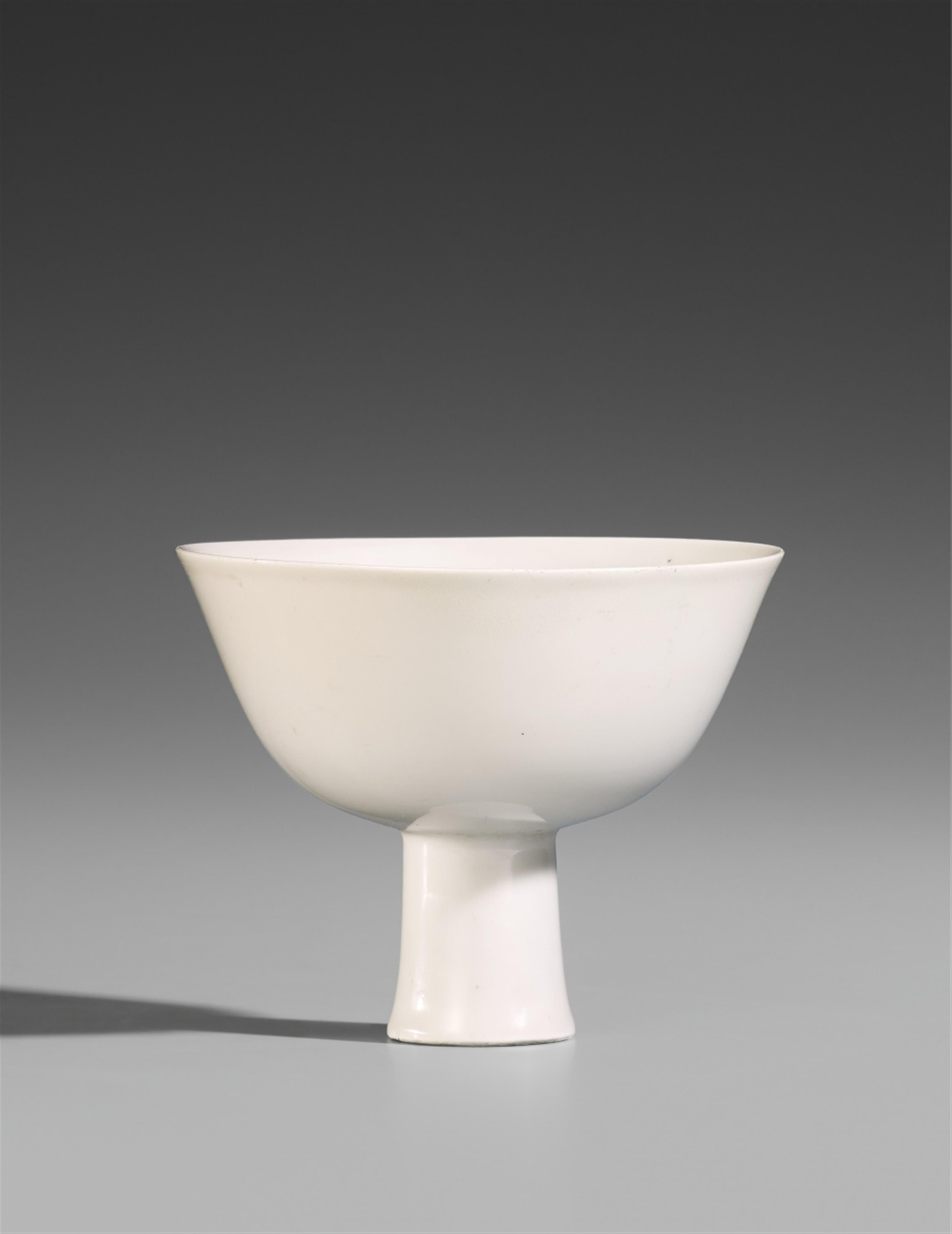 A white-glazed stem bowl. Ming dynasty (1368-1644), second half 15th century - image-1