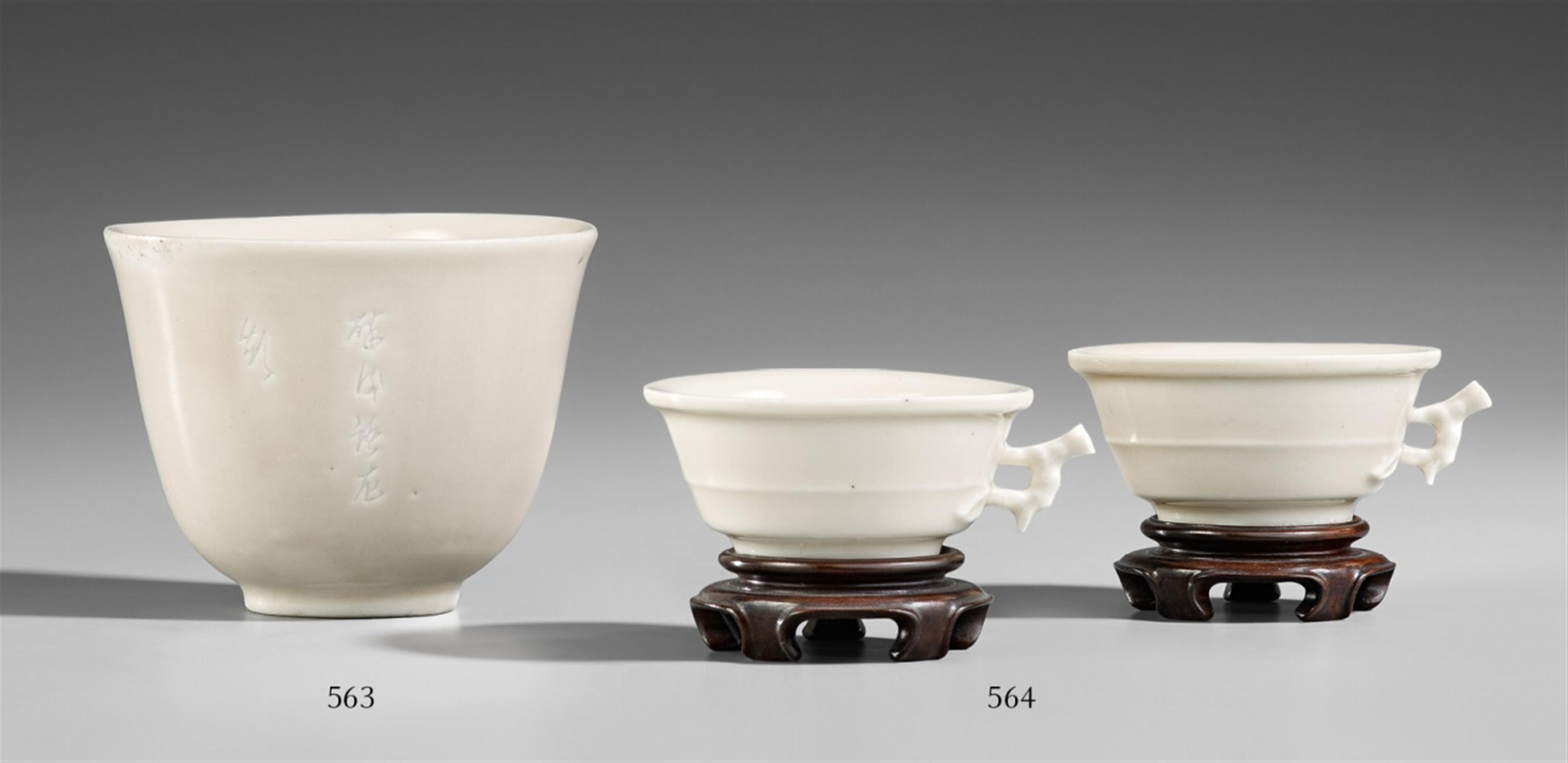 A deep blanc-de-Chine beaker. Dehua. 17th century - image-1