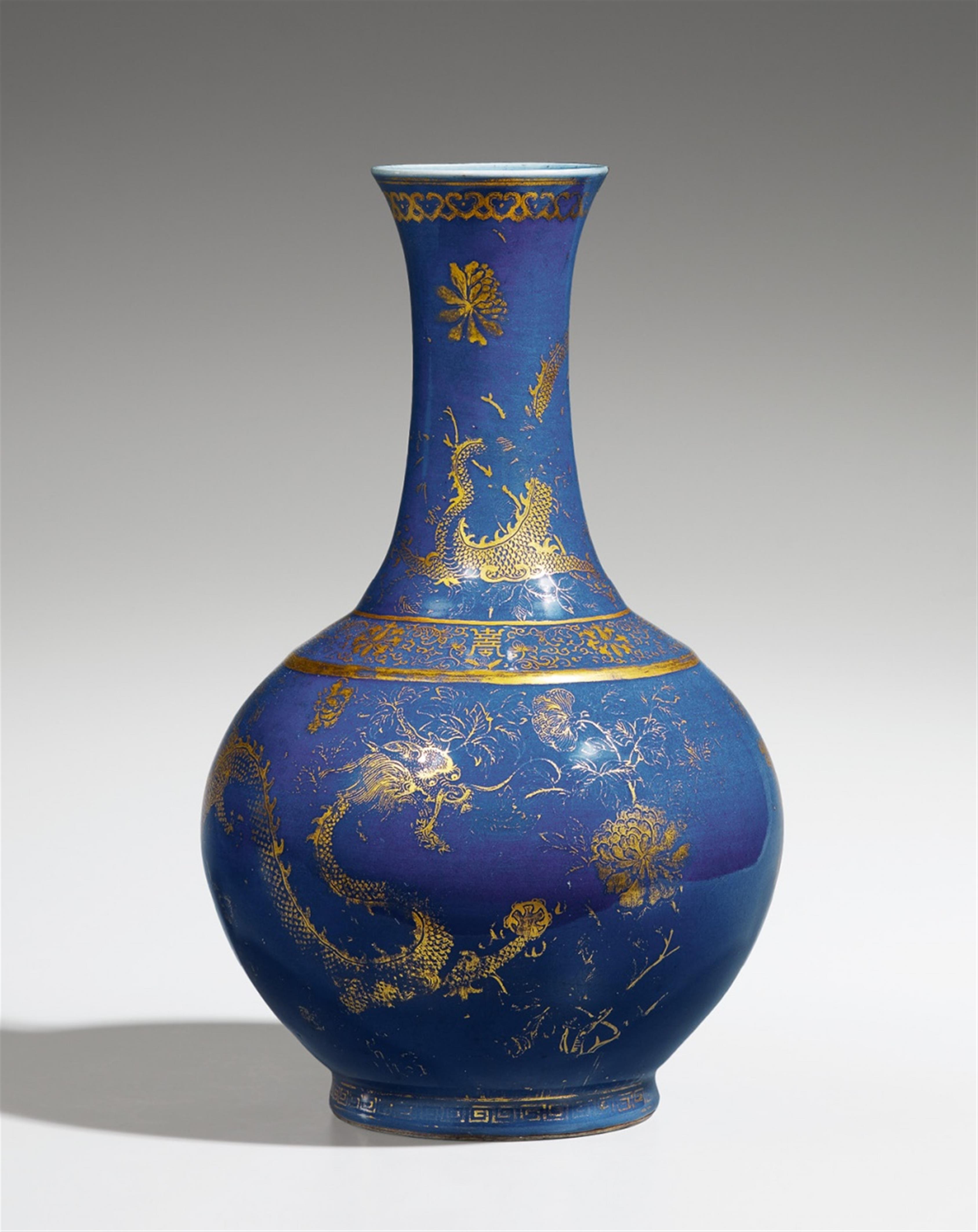 A powder blue glazed vase. 19th century - image-1