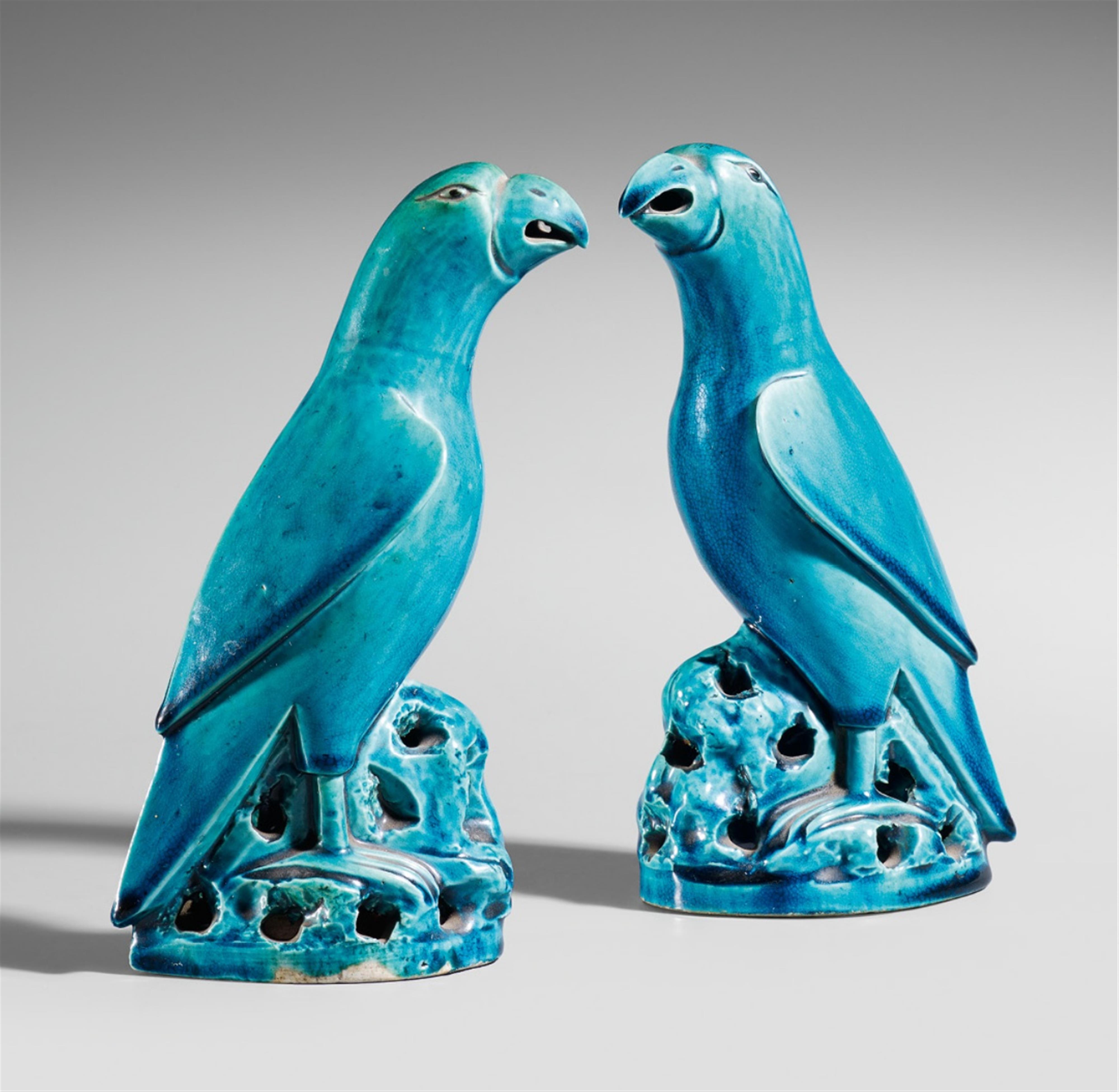 A pair of turquoise-glazed parrots. 18th century - image-1