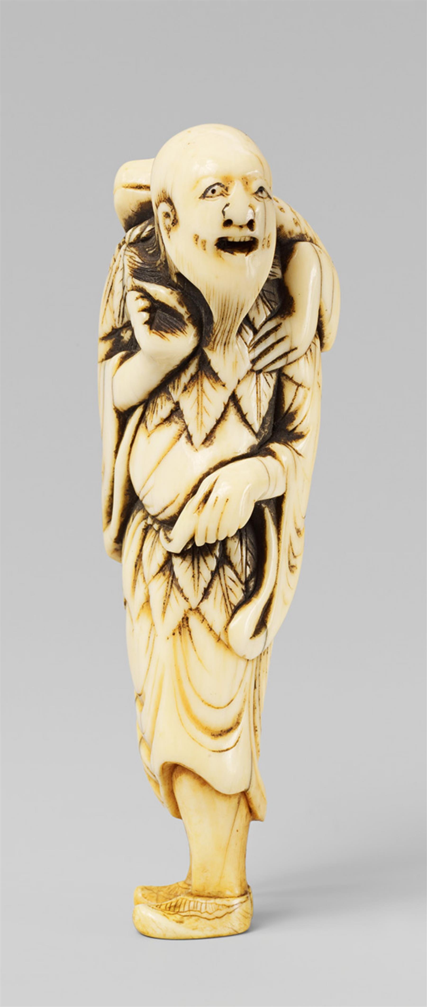 An ivory netsuke of Gama Sennin. 18th century - image-1