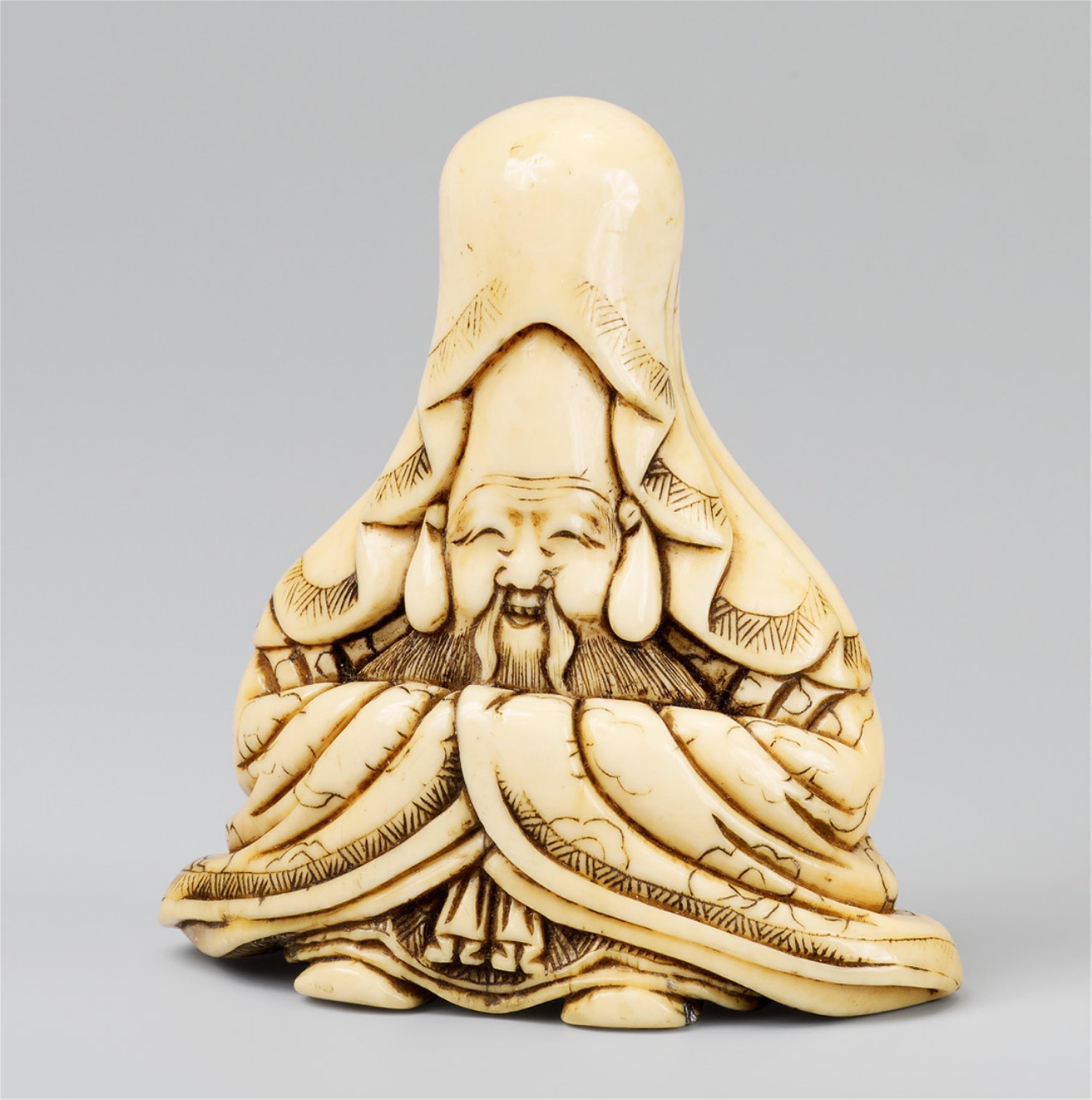 An ivory netsuke of smiling Fukurokuju. Early 19th century - image-1