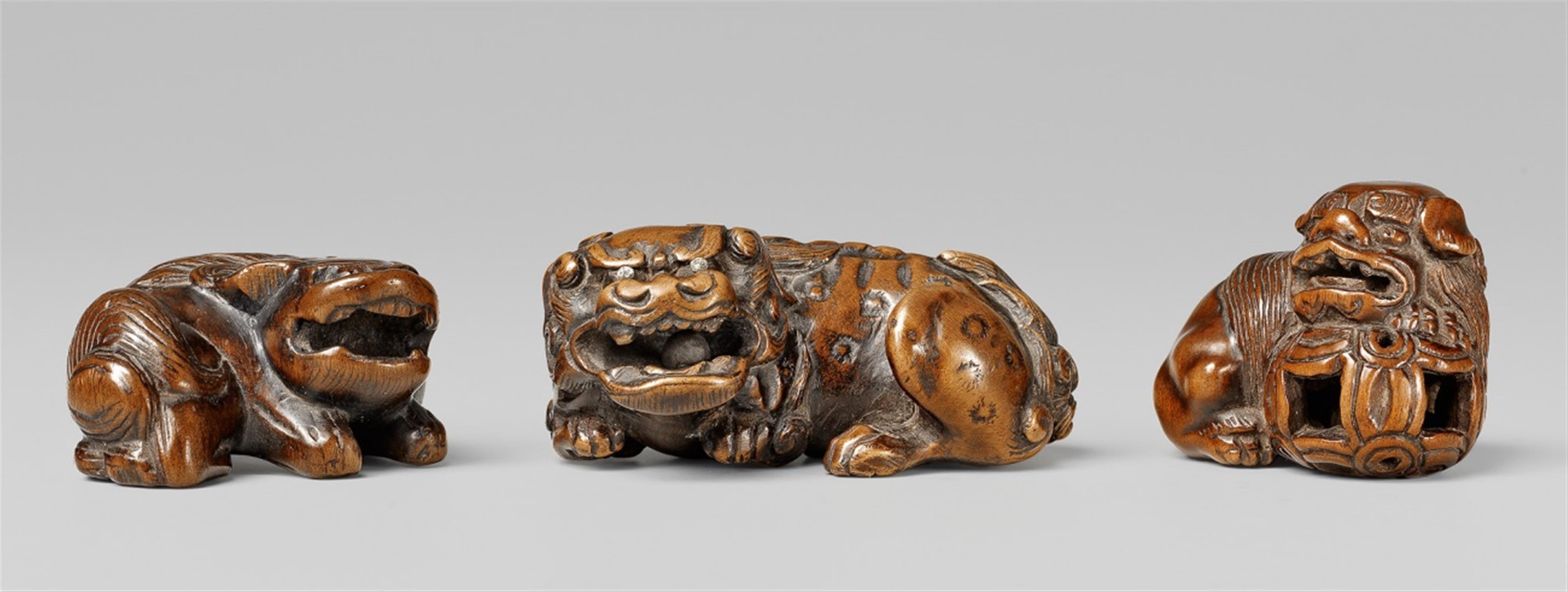 Three wood netsuke of shishi. 19th century - image-1