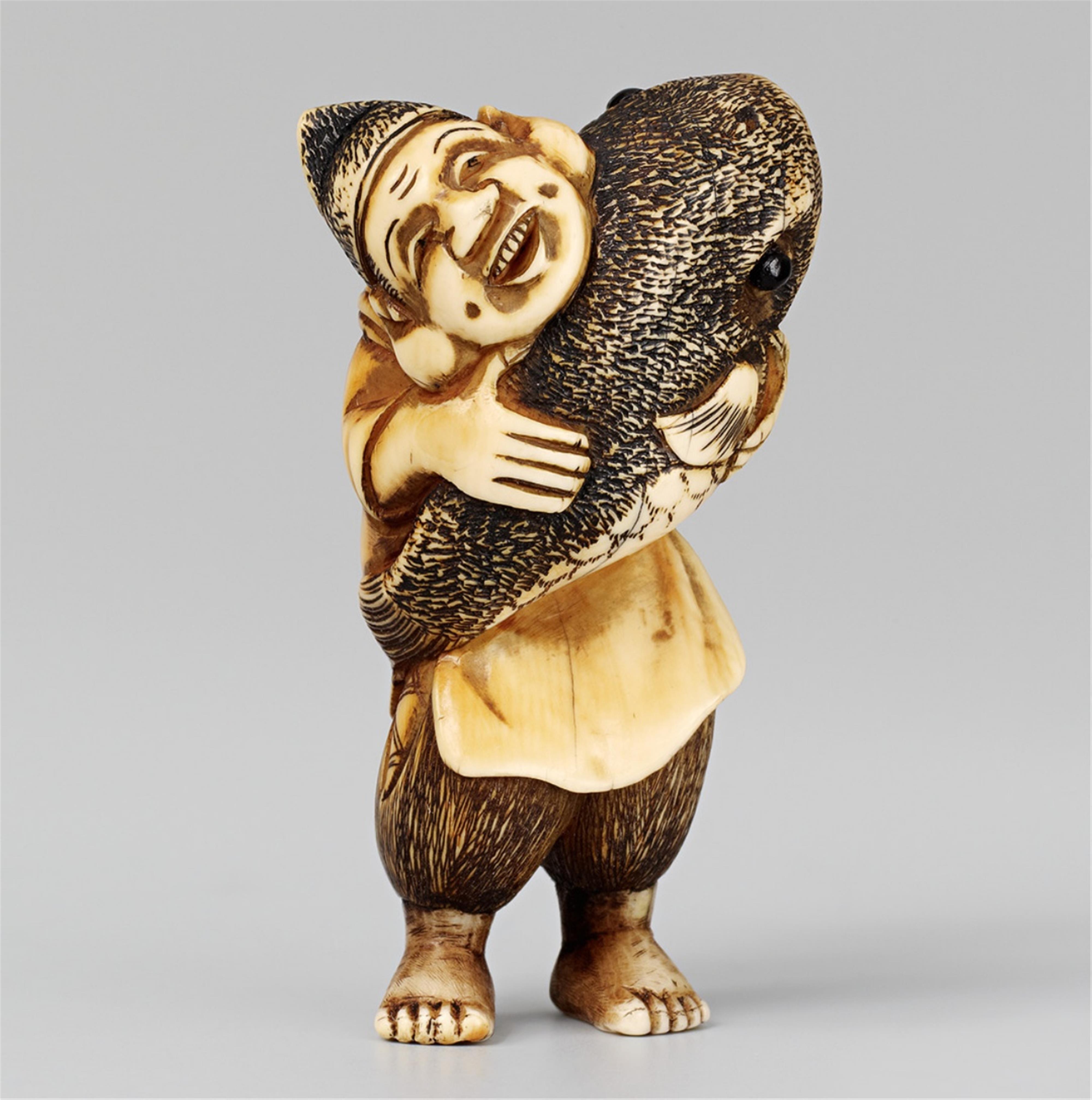 An ivory netsuke of a laughing Ebisu. First half 19th century - image-1