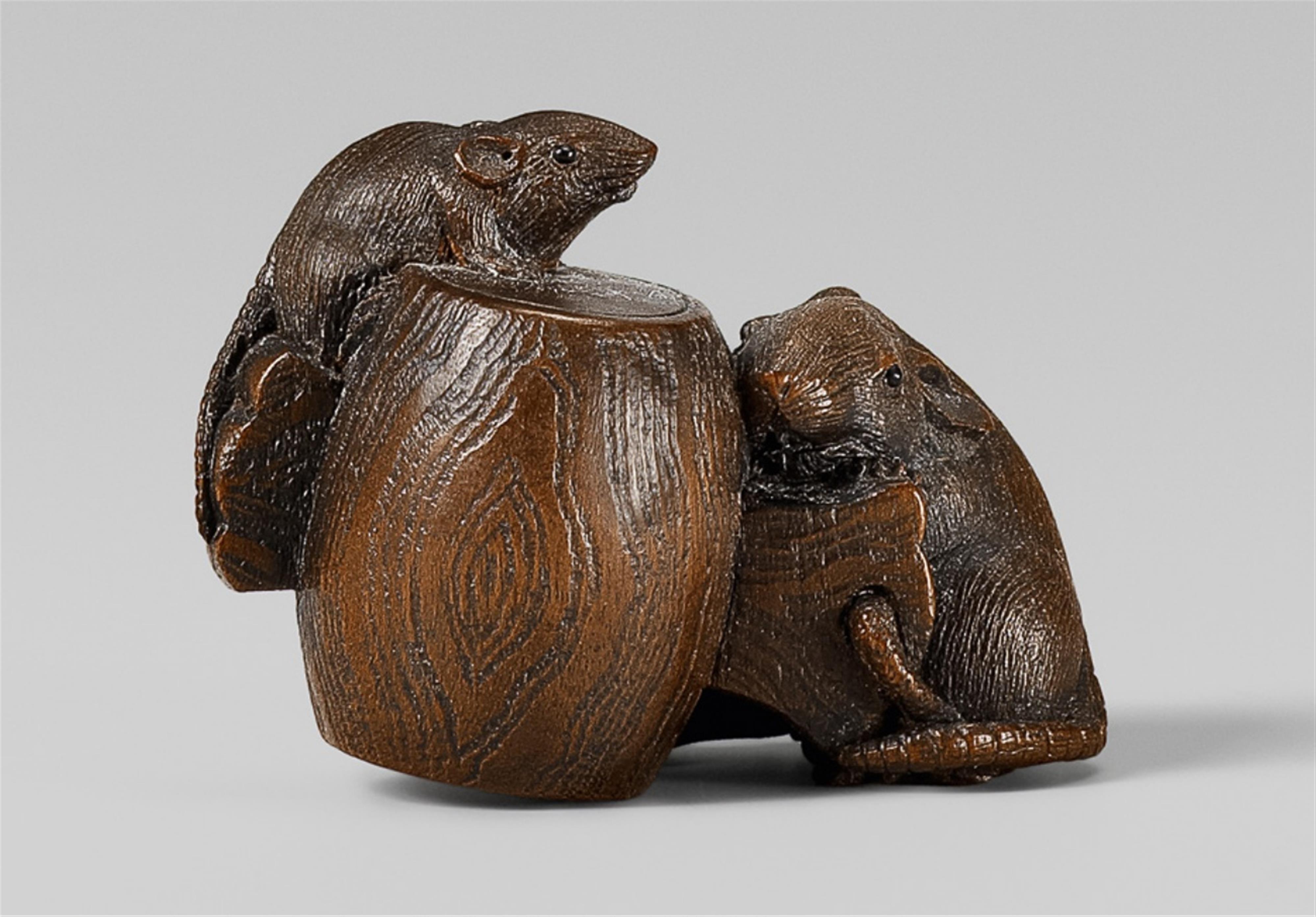 A small wood netsuke of two rats playing by Daikoku’s hammer. Late 19th century - image-1