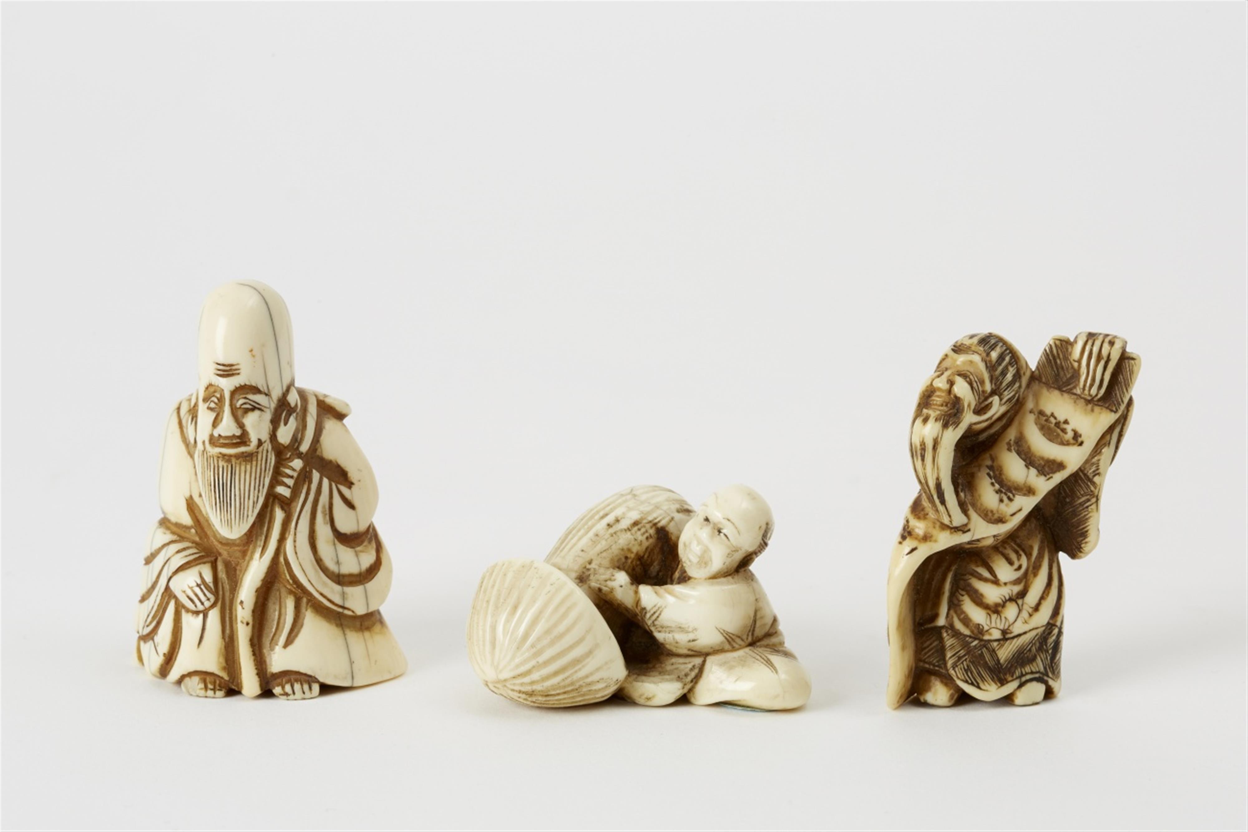 A group of three ivory netsuke. 19th century - image-1