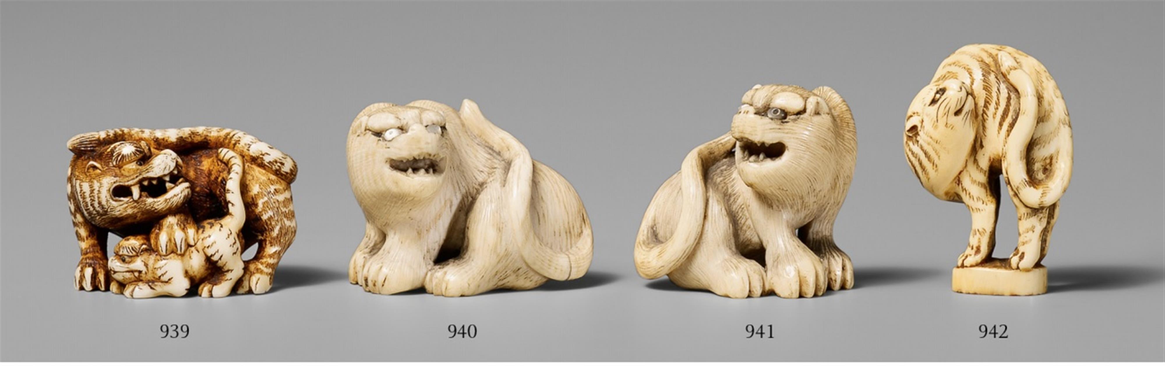 A small ivory netsuke of a tiger and young. 19th century - image-1