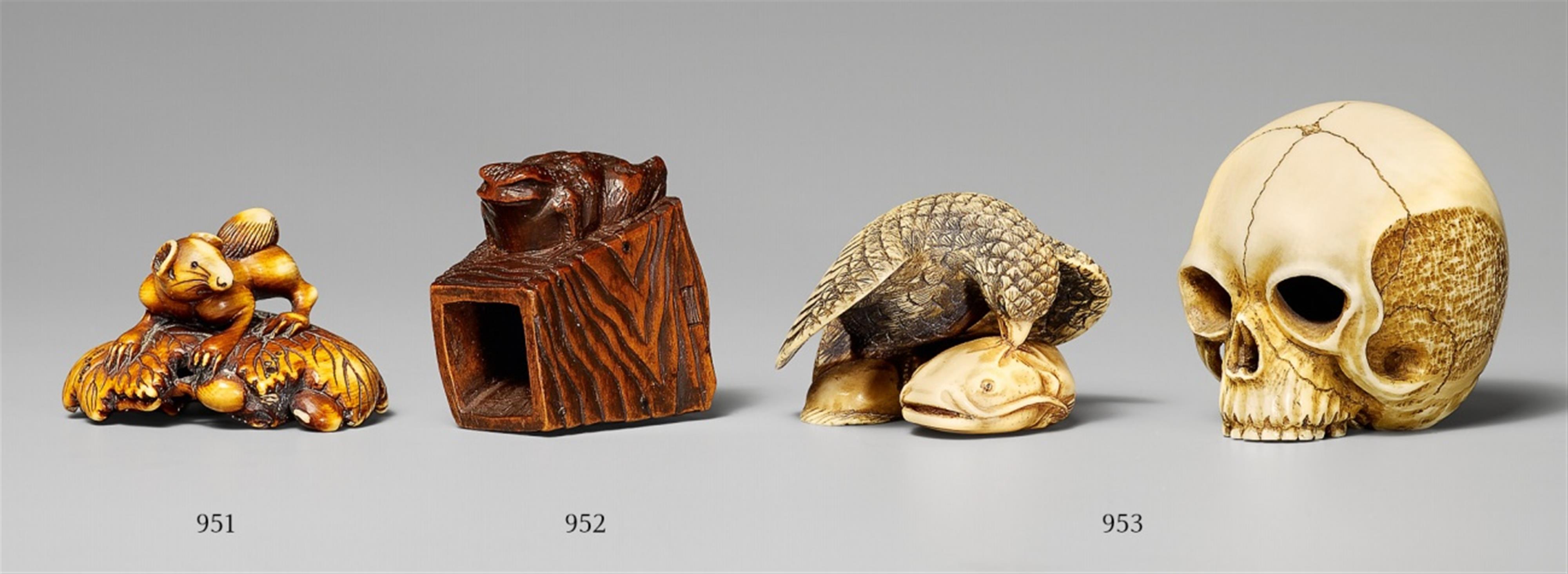 A boxwood netsuke of a toad on an old bucket. Second half 19th century - image-1