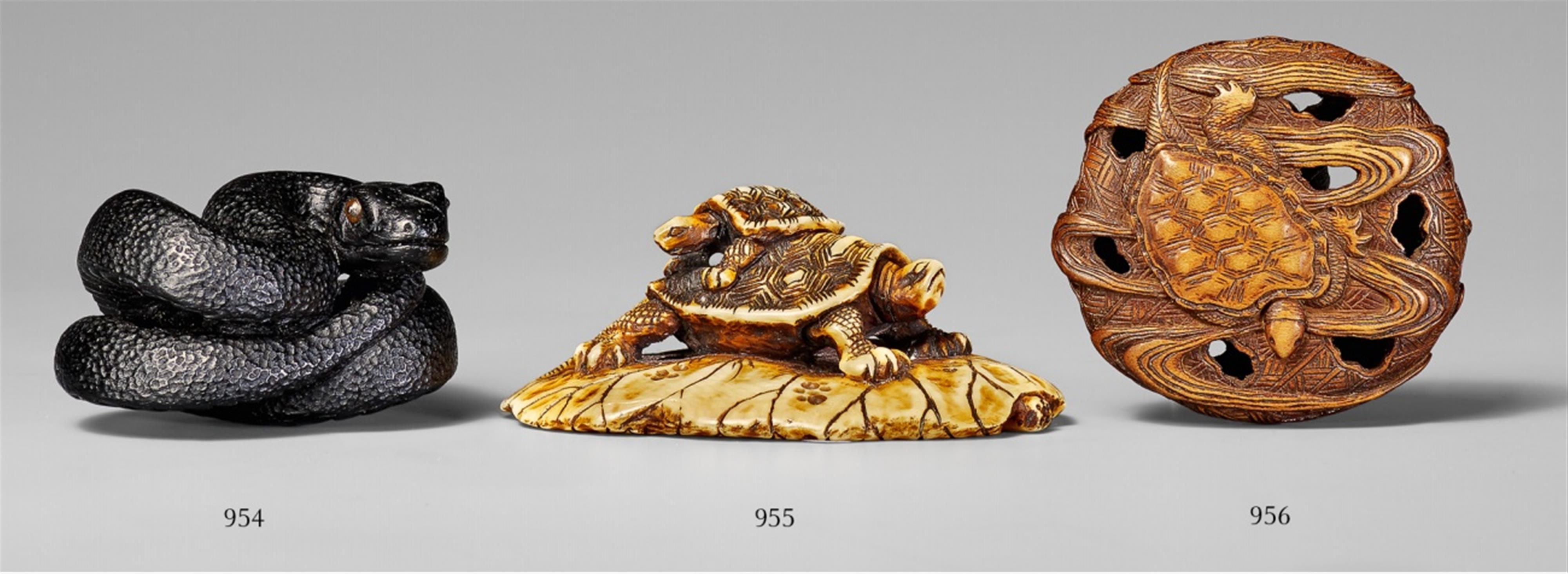 Zwei Schildkröten auf Lotosblatt. Elfenbein. 2. Hälfte 19. Jh. - image-1