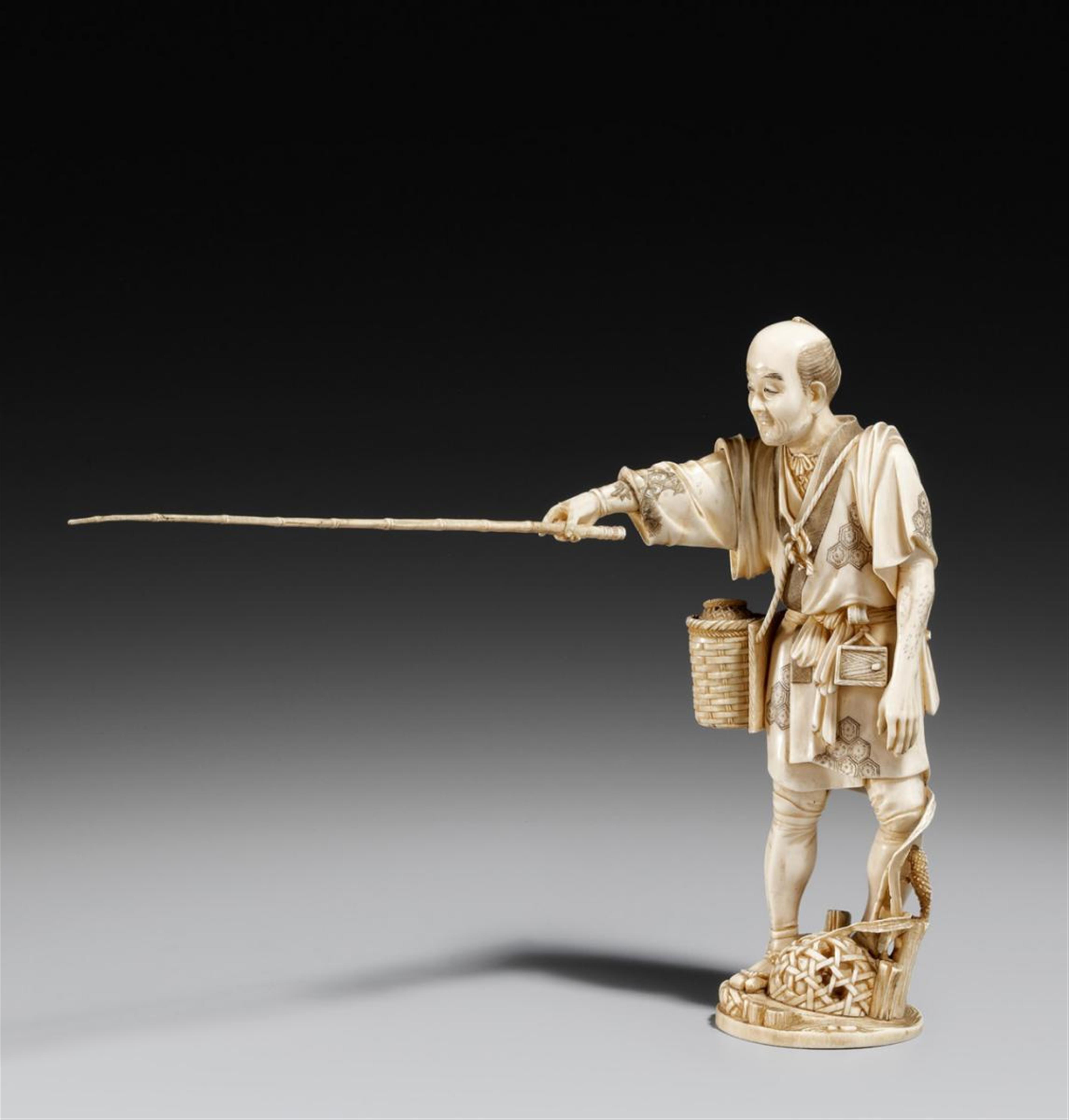 An ivory okimono of an angler. Late 19th century - image-1