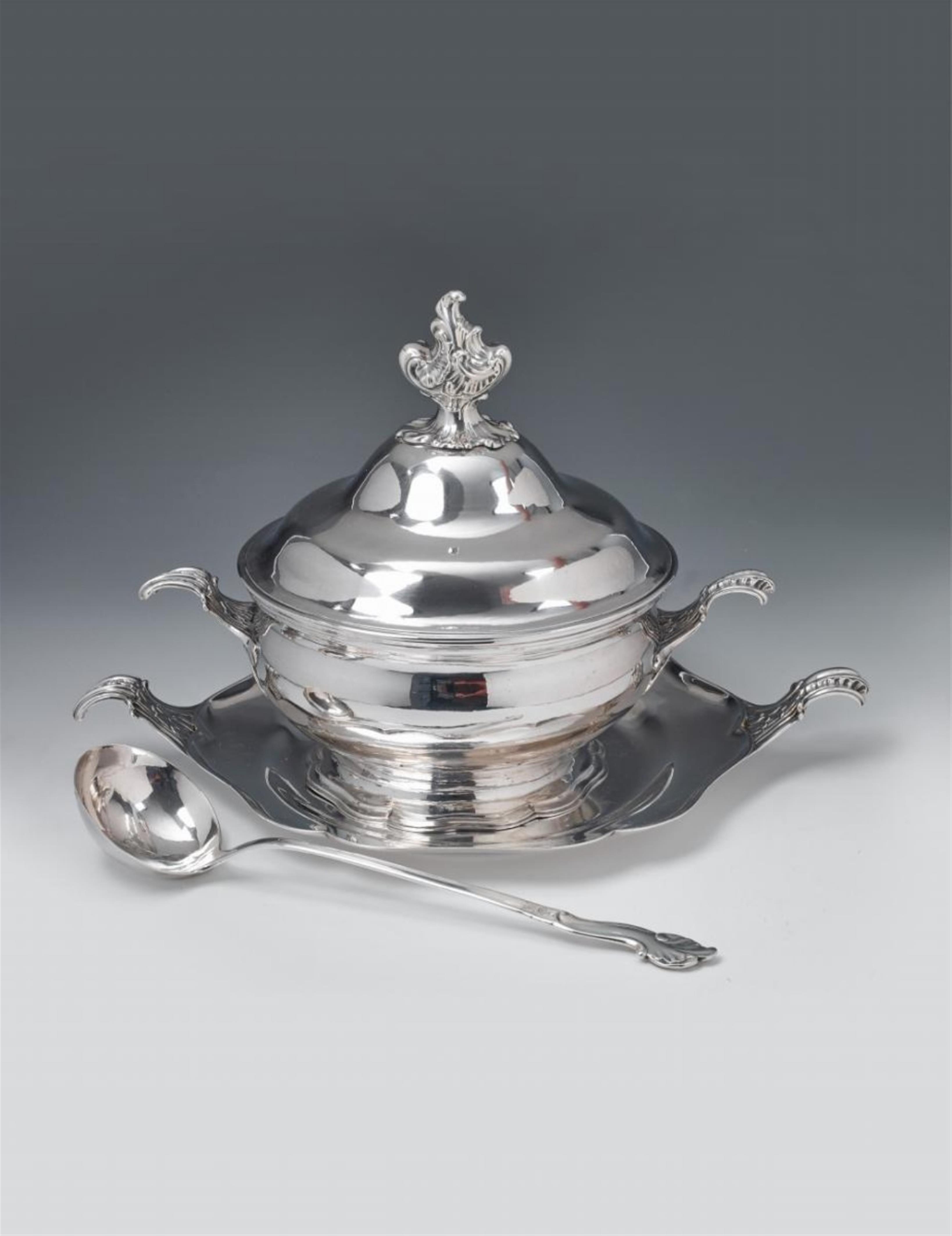 An Augsburg rococo silver tureen and cover with its stand - image-1