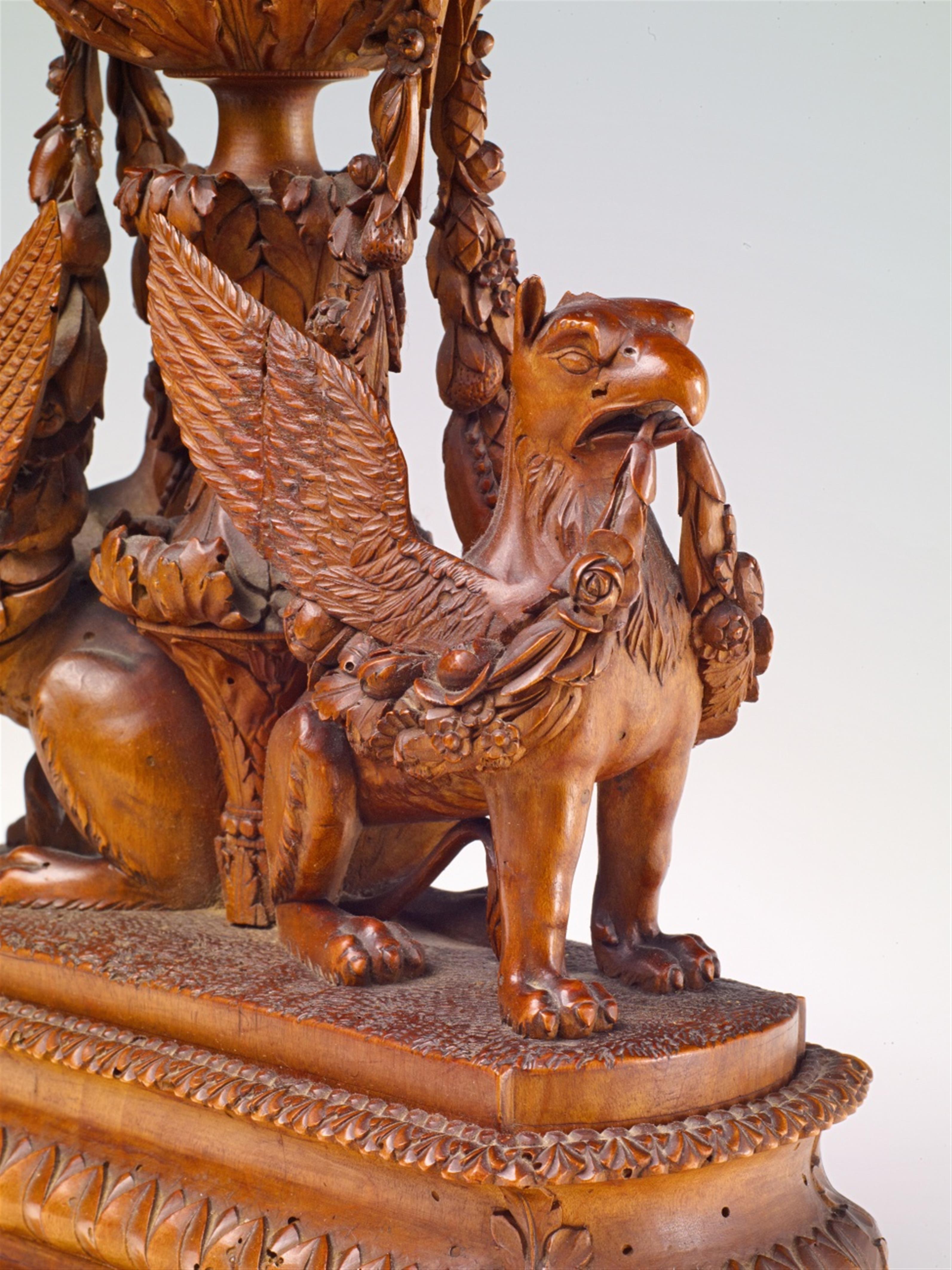 An Italian carved fruitwood neoclassical centrepiece - image-2