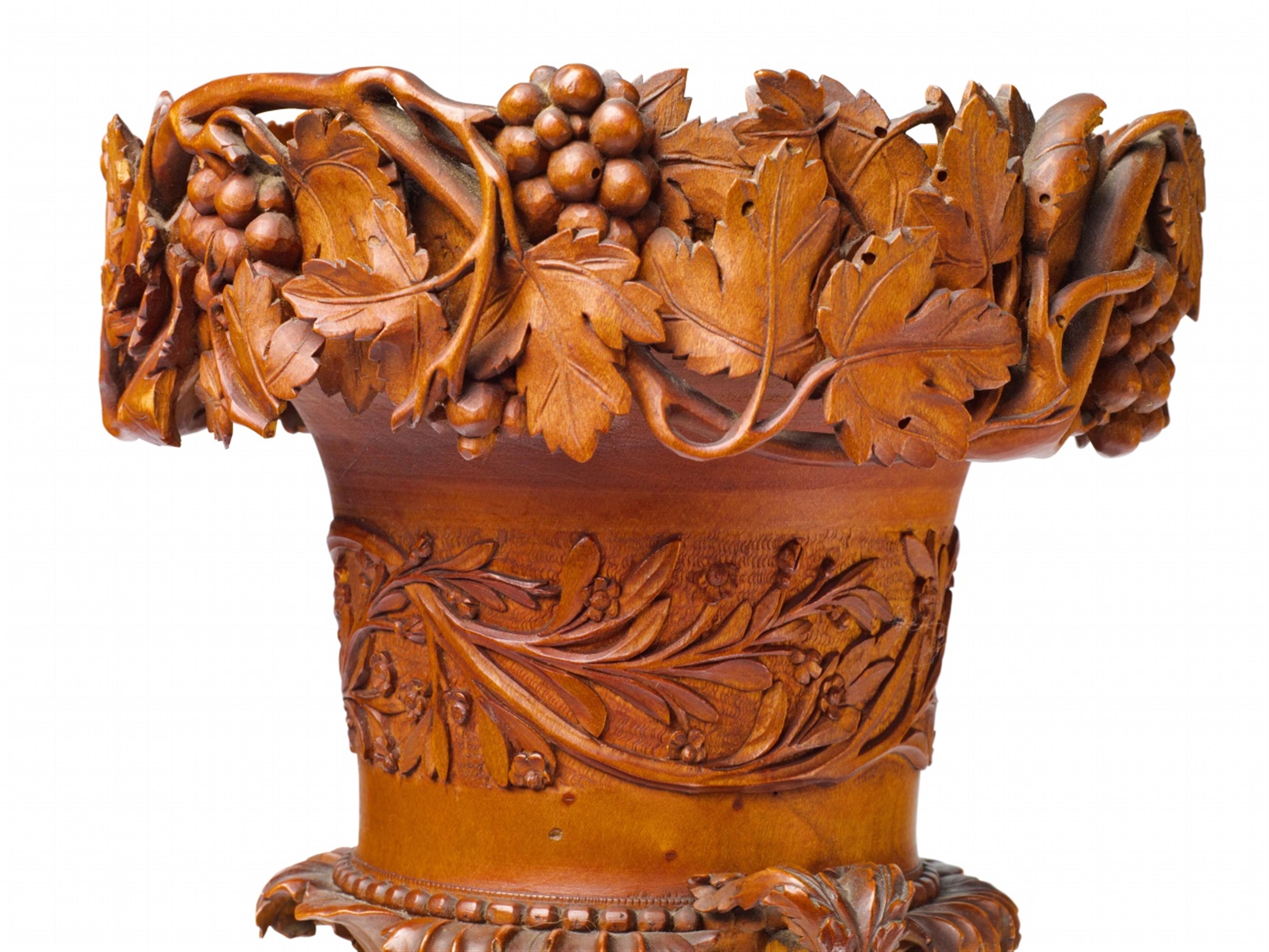 An Italian carved fruitwood neoclassical centrepiece - image-4