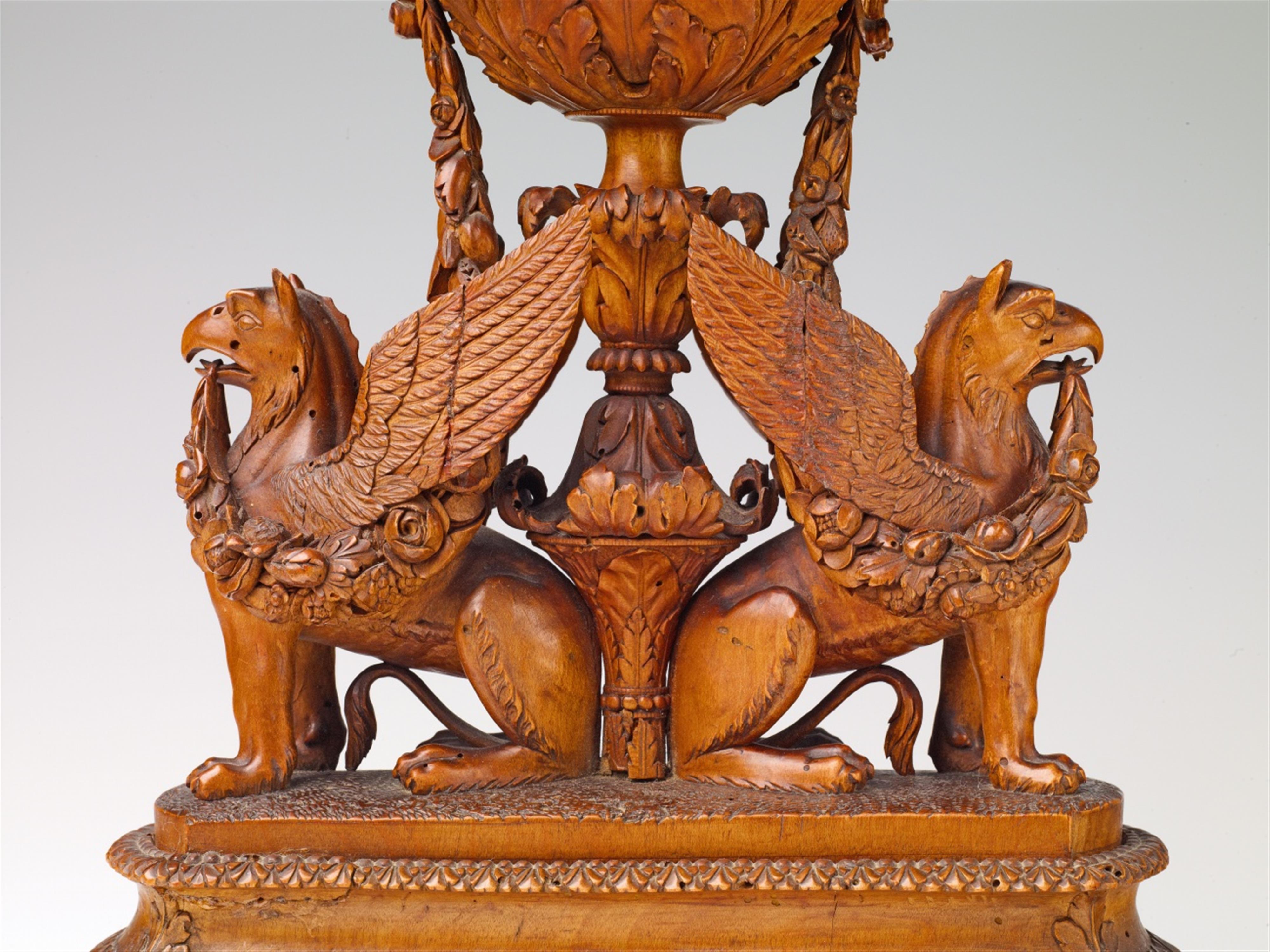 An Italian carved fruitwood neoclassical centrepiece - image-5