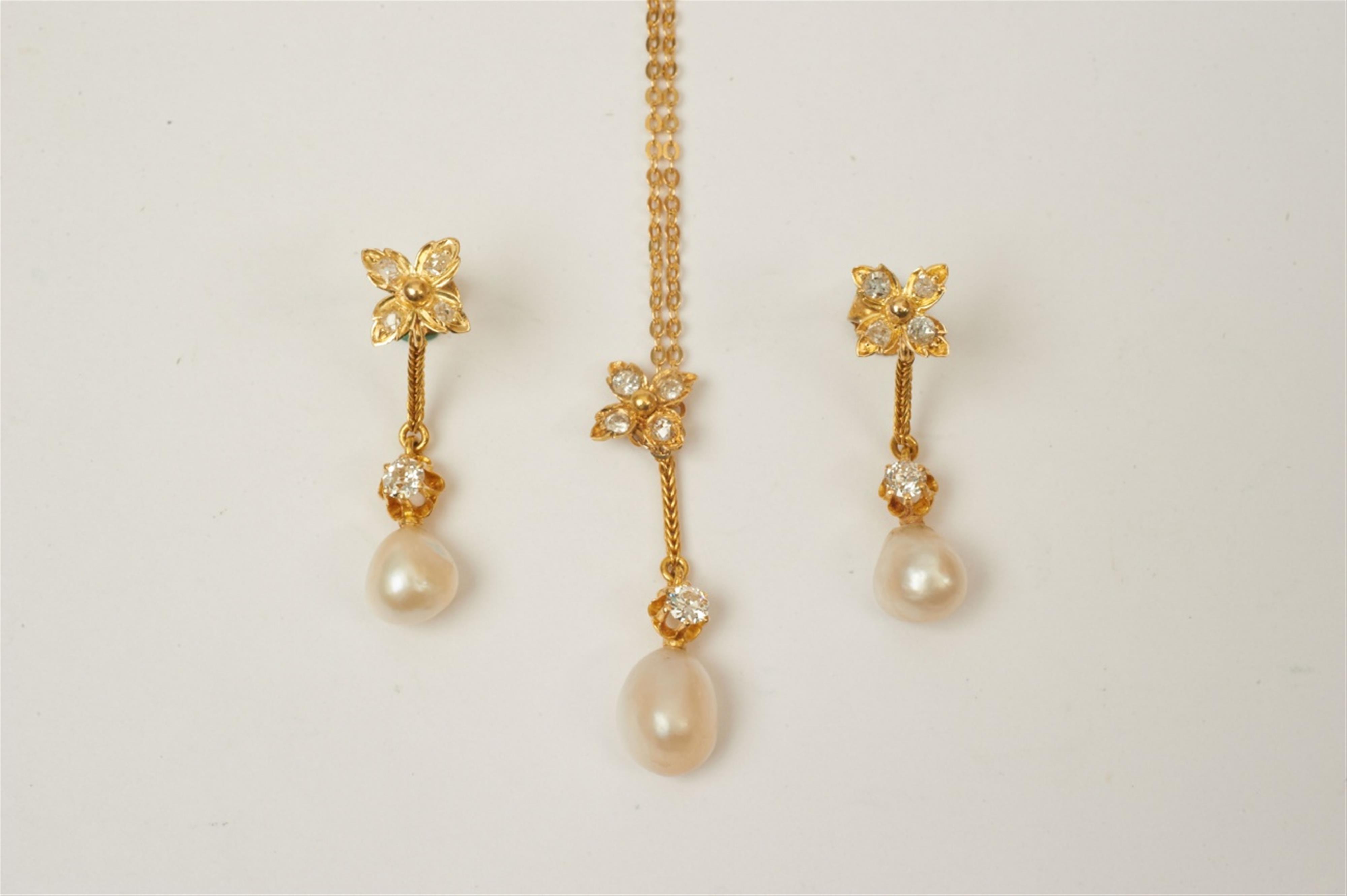 An 18k gold and pearl demi-parure - image-1