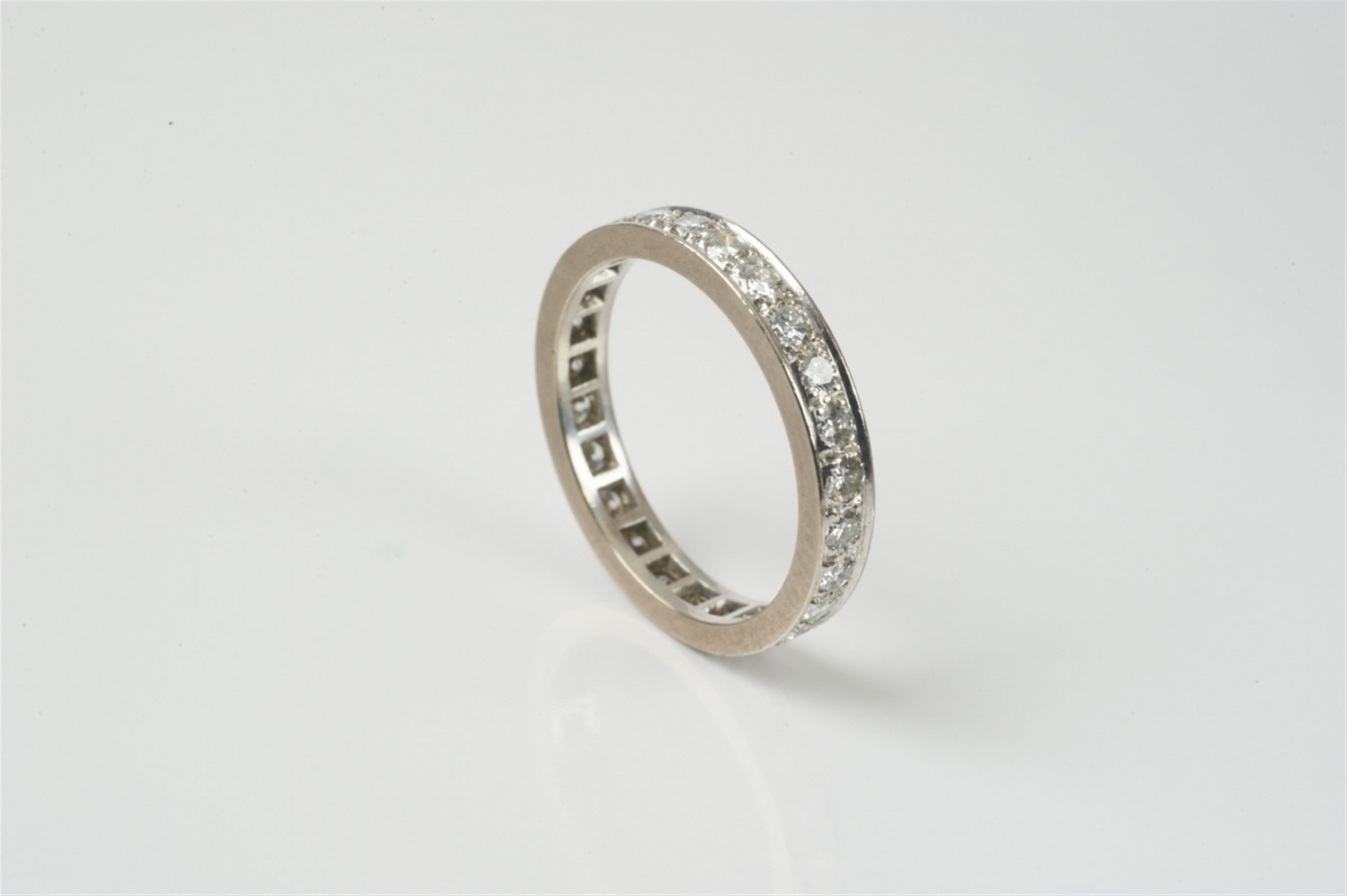 Eternity-Ring mit Diamanten - image-1