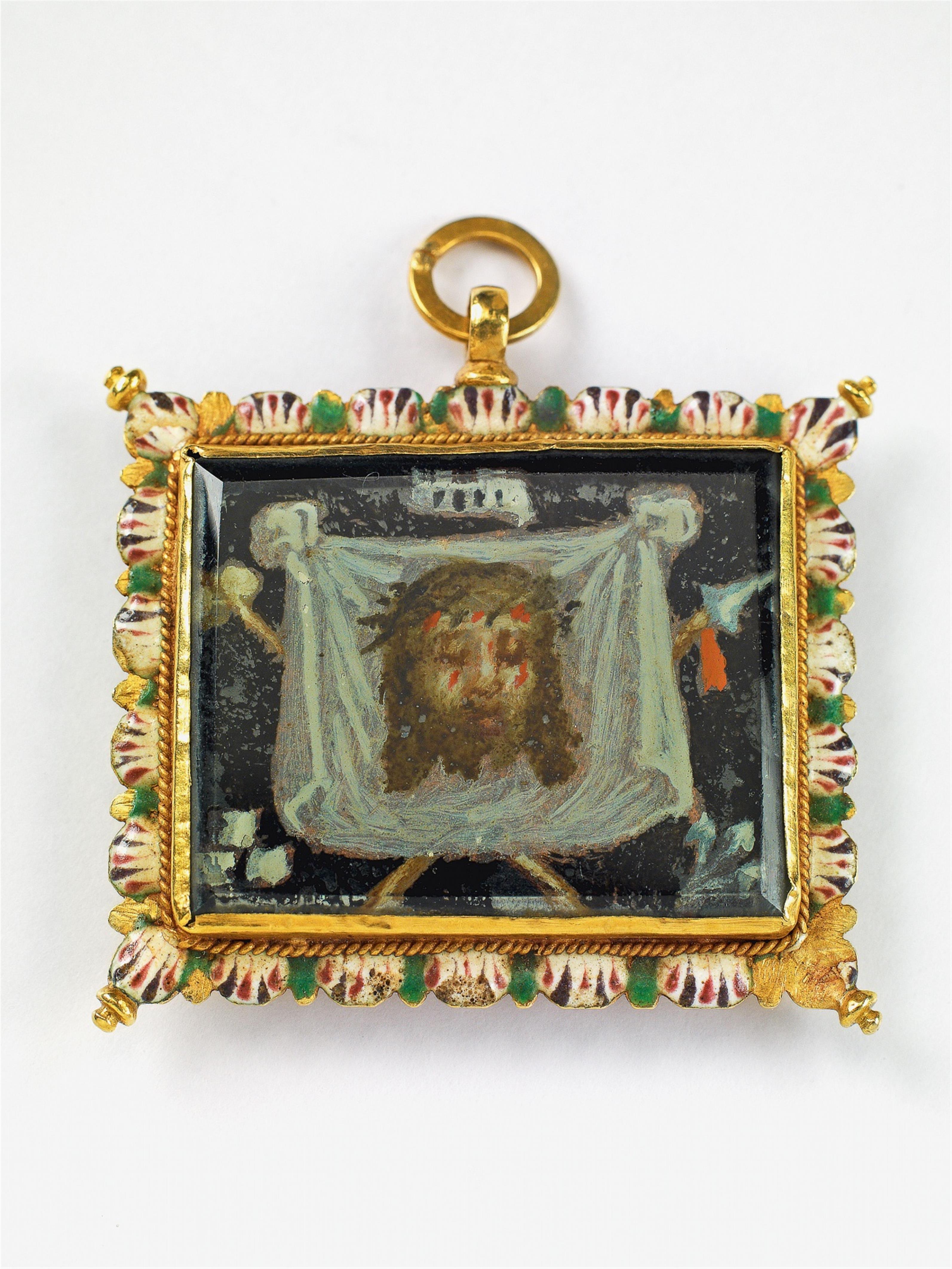 A Spanish gold, enamel and verre eglomisé religious pendant - image-1