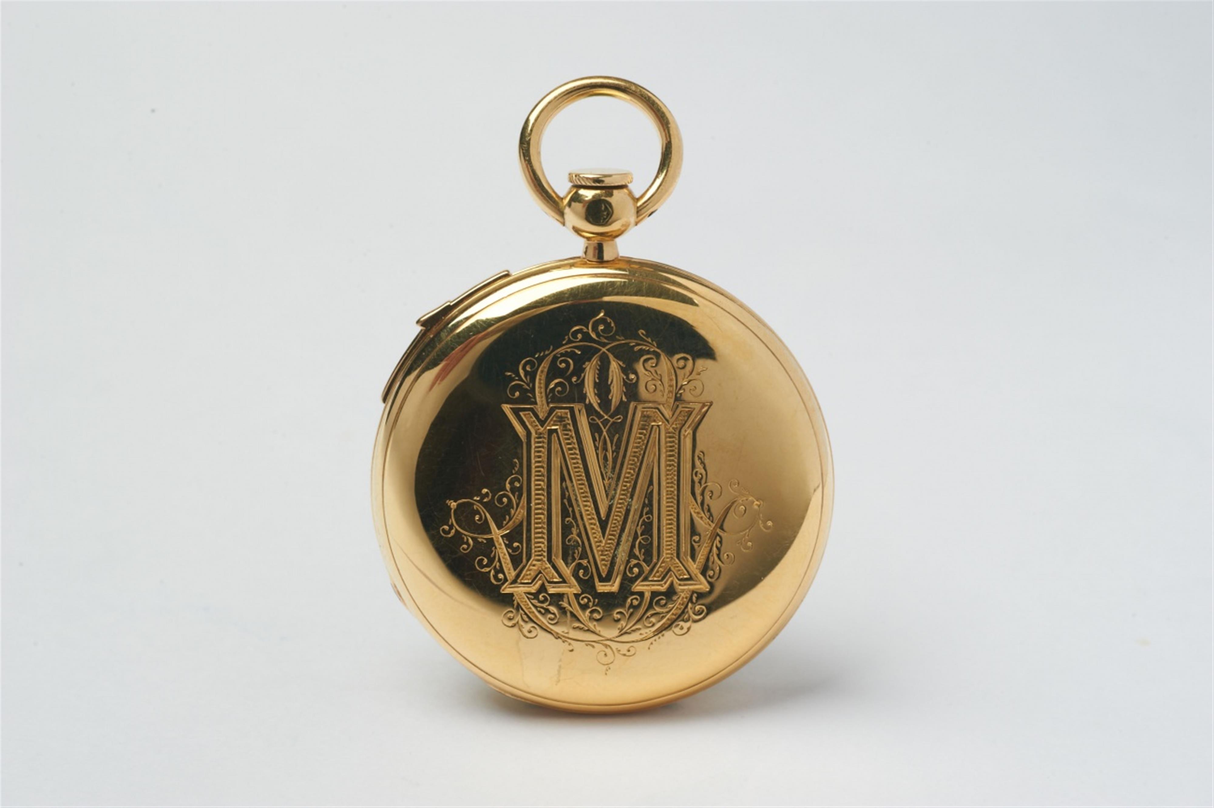 A small Parisian 18k gold hunter key winding pocketwatch with repetition. - image-2