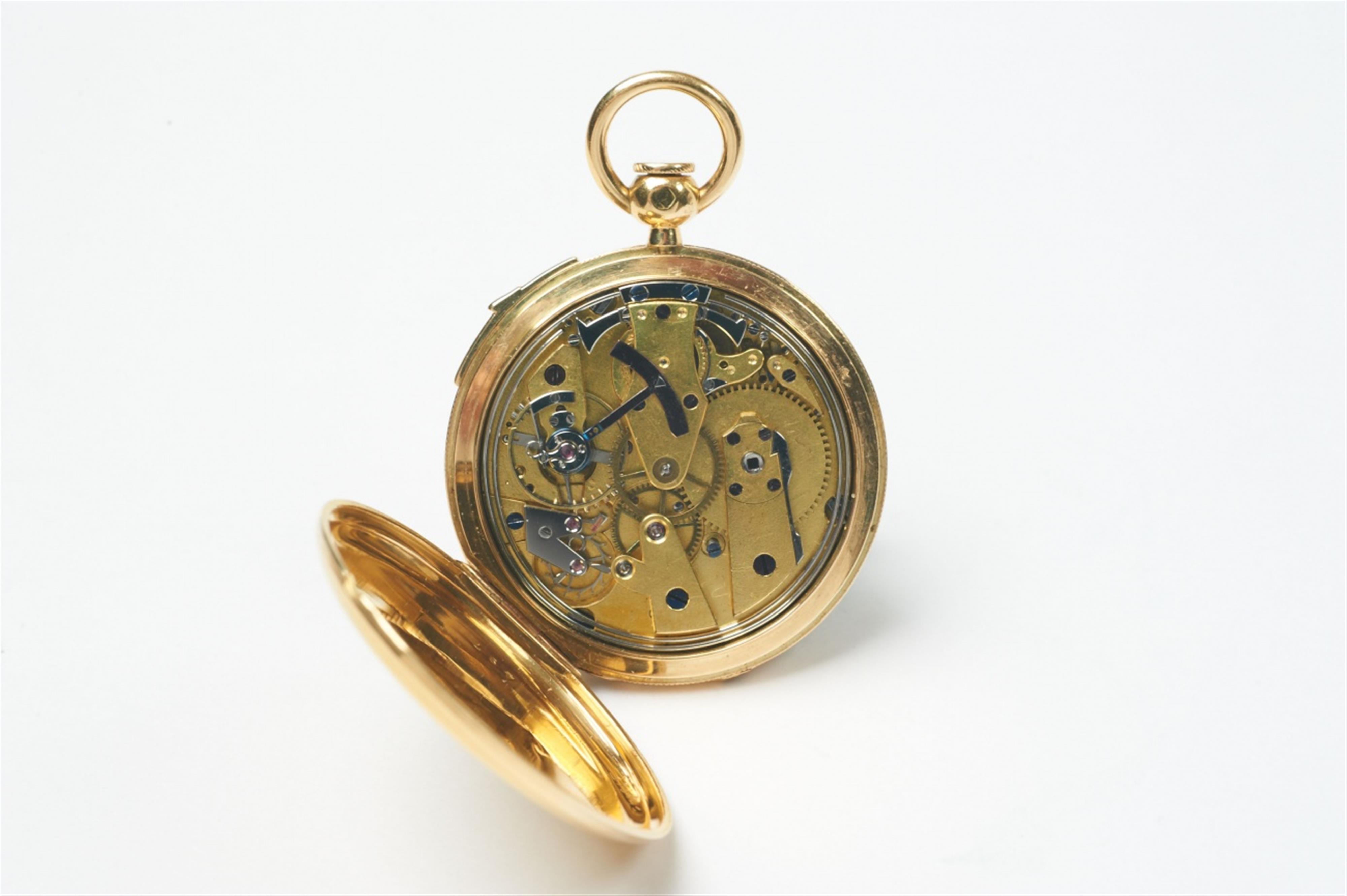 A small Parisian 18k gold hunter key winding pocketwatch with repetition. - image-4