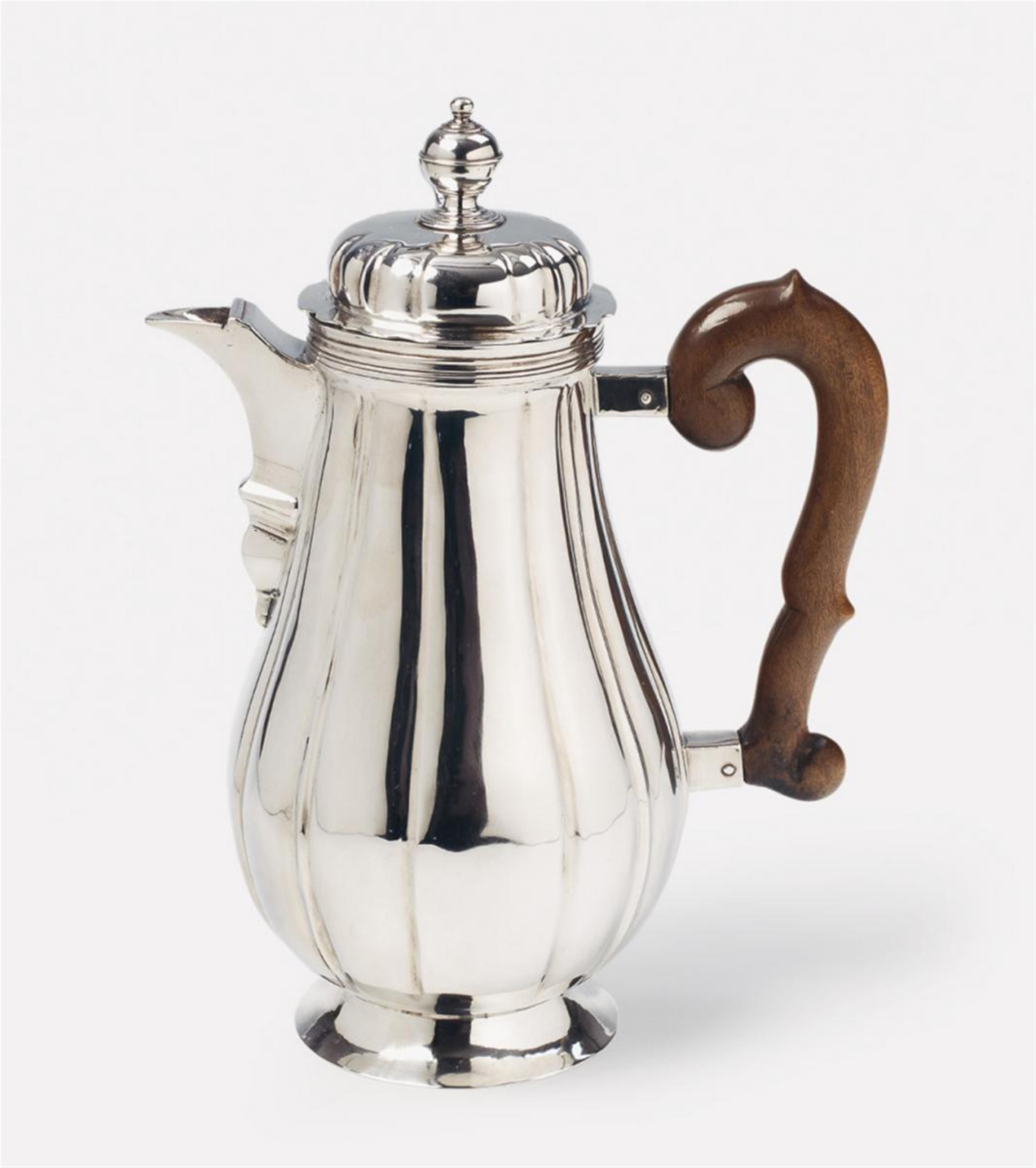 An Augsburg silver chocolate pot. Marks of Johann Christoph Höning, 1734 - 36. - image-1