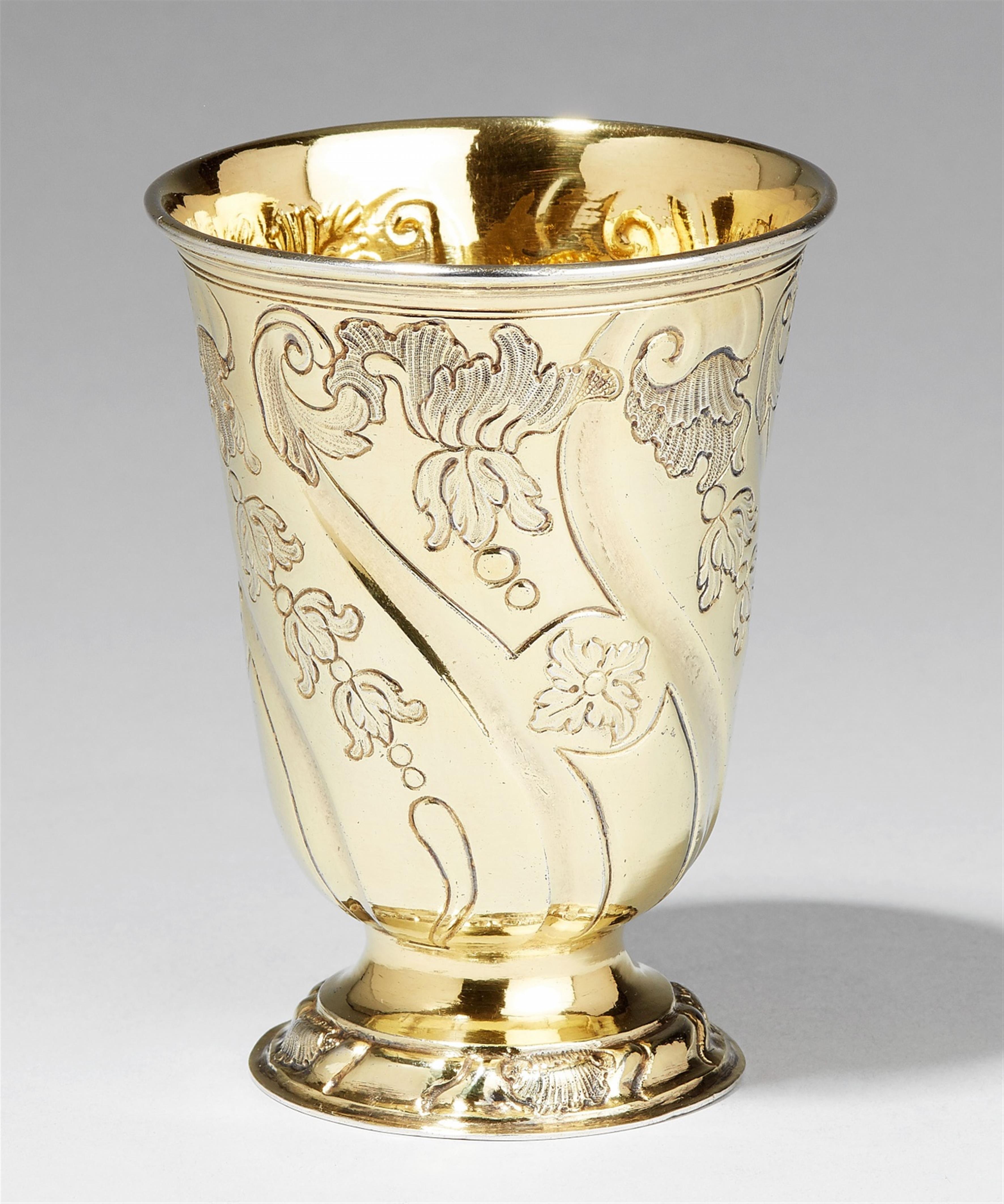 An Augsburg rococo silver gilt beaker. Marks of Emanuel Drentwett, 1745 - 47. - image-1