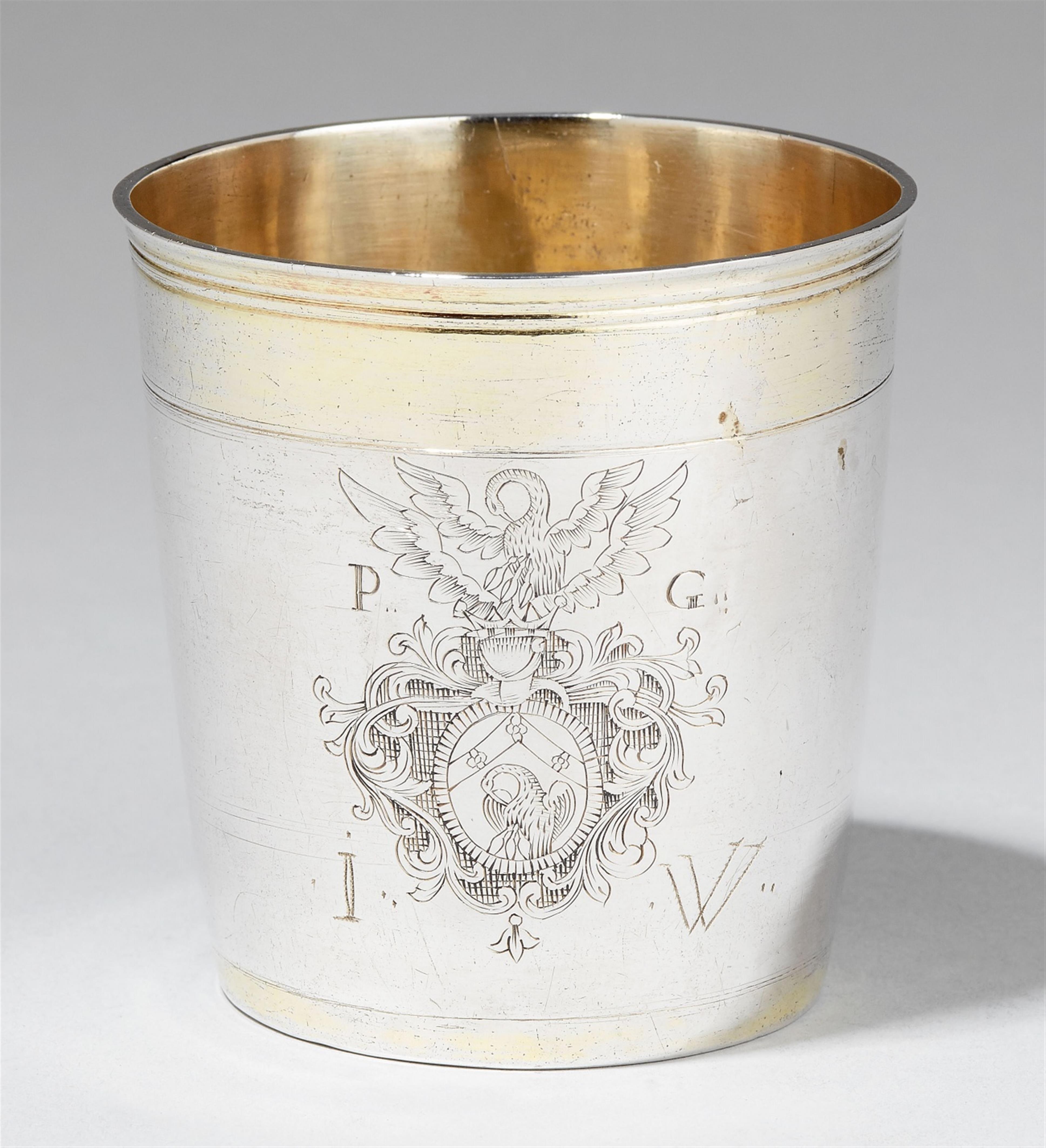 A Weilheim silver beaker. Monogrammed "P.G.I.W.". With remains of gilding. Marks of Master IAK, ca. 1700. - image-1