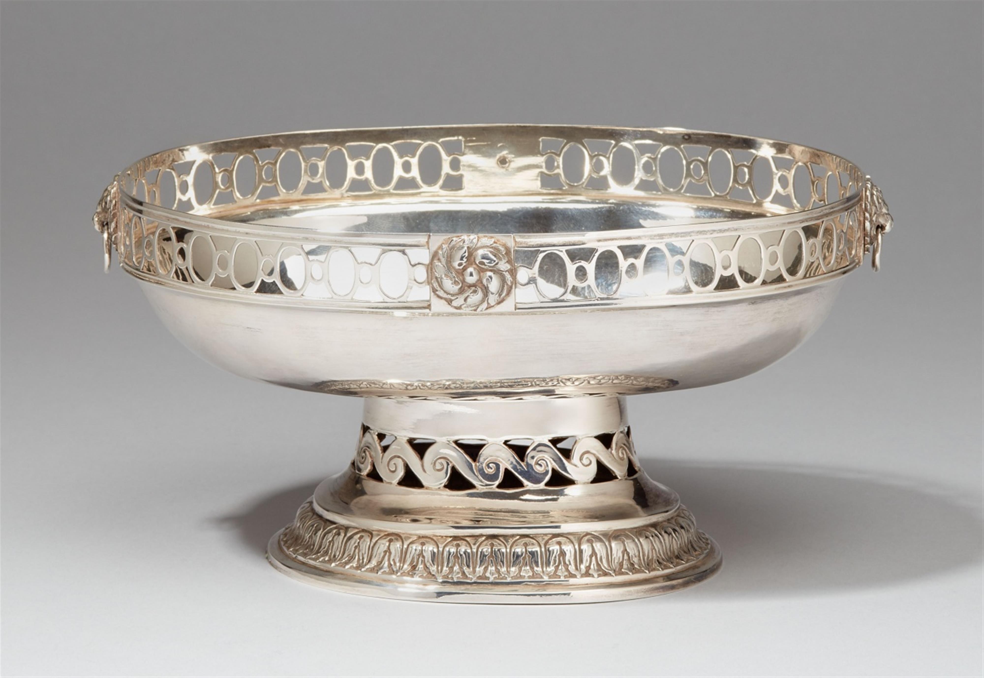 A Mülhausen silver bowl. Monogrammed "CB" to the centre. Maker's mark "MAYR", ca. 1780. - image-1