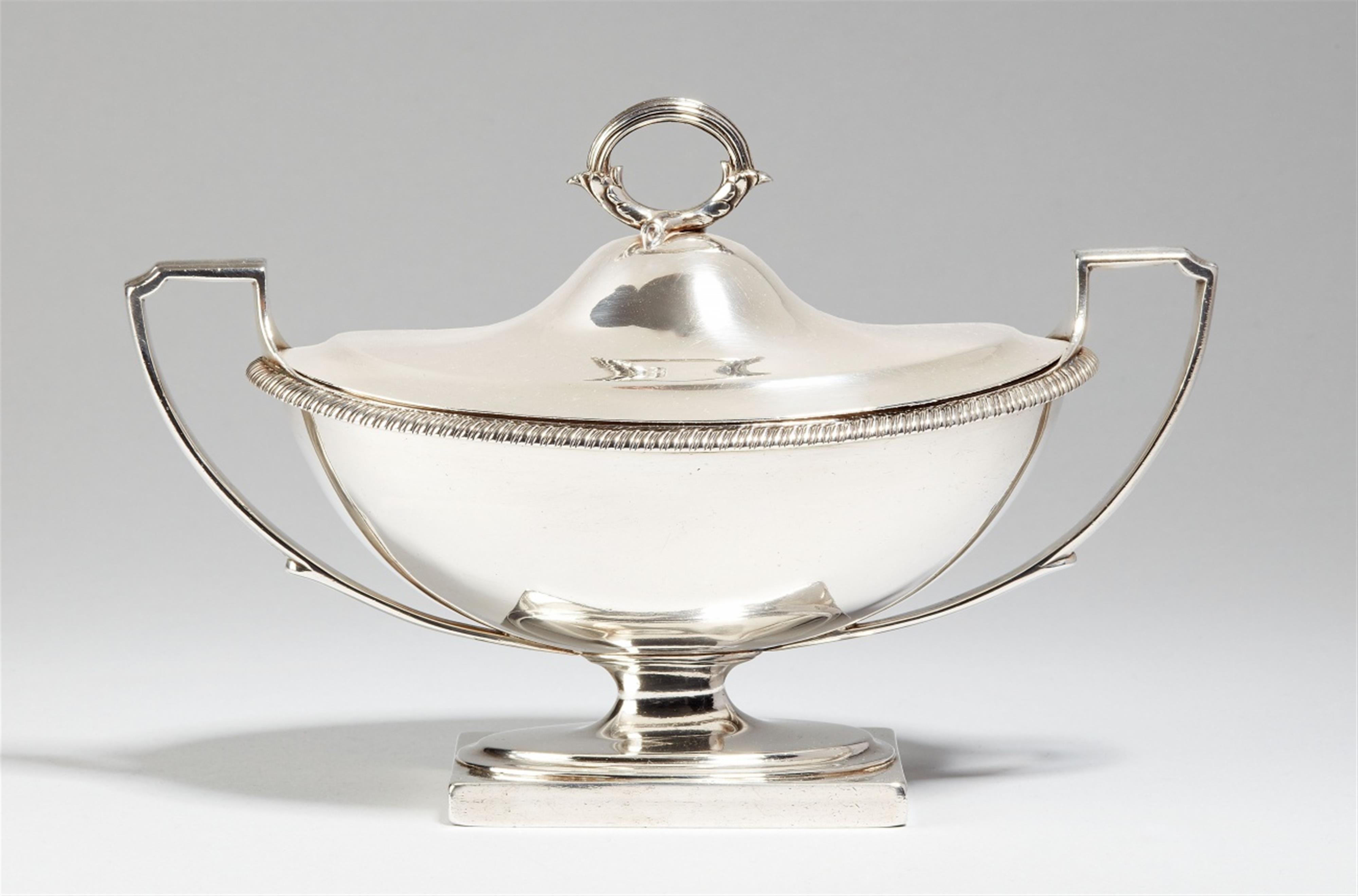 George III Saucière mit Deckel - image-1