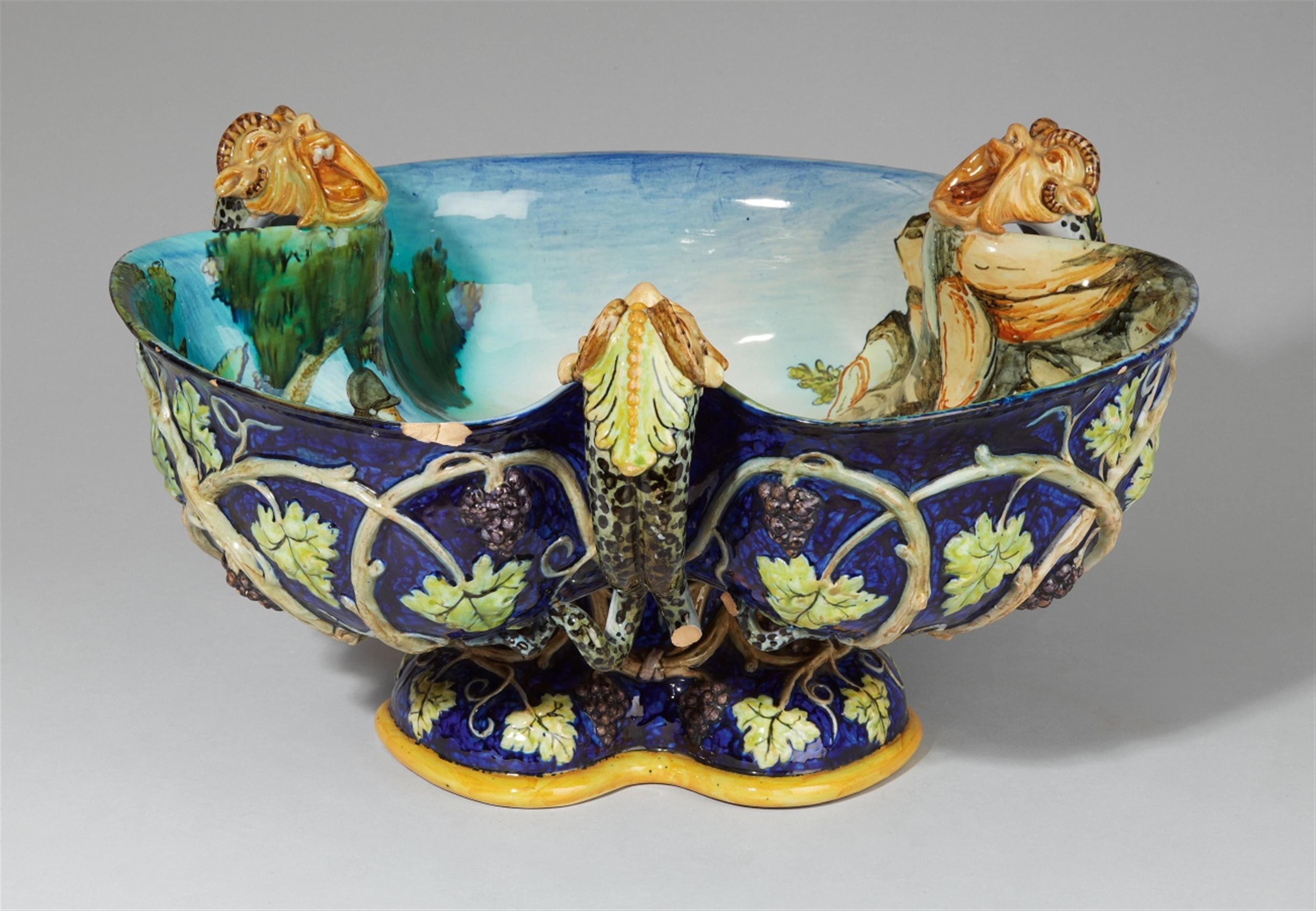 A Ginori maiolica bacino trilobato footed bowl - image-1