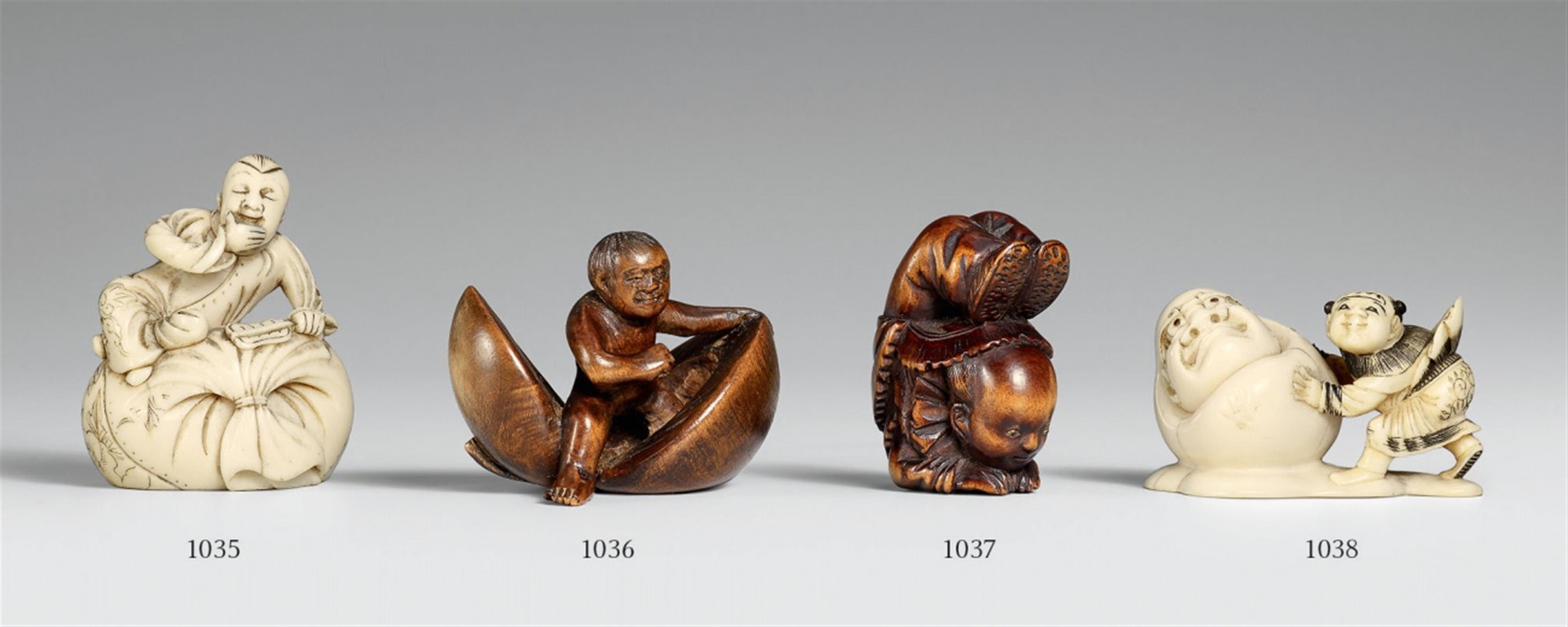 A wood netsuke of Momotarô. Late 19th century - image-1