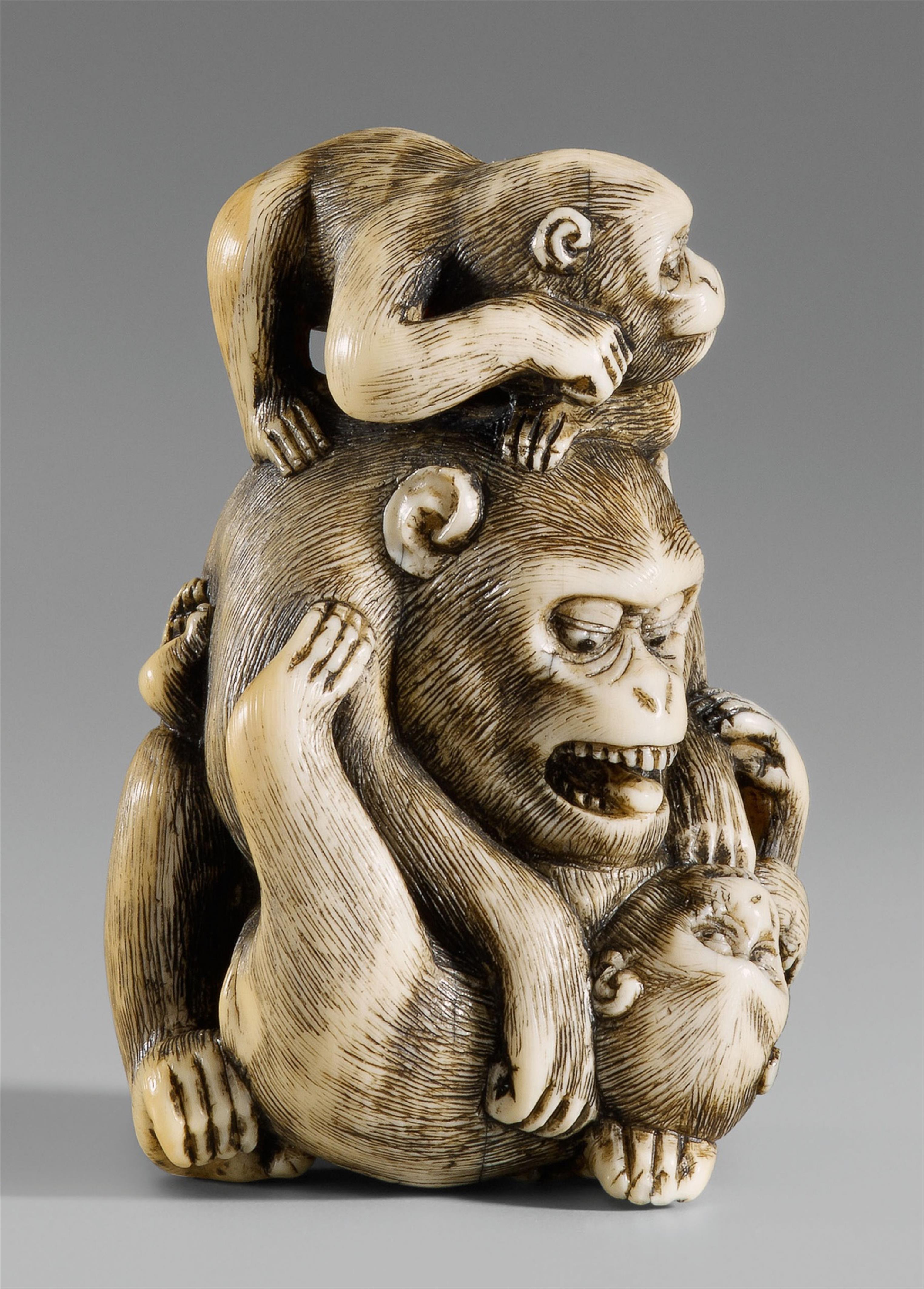 An ivory netsuke of a monkey group. 19th century - image-2