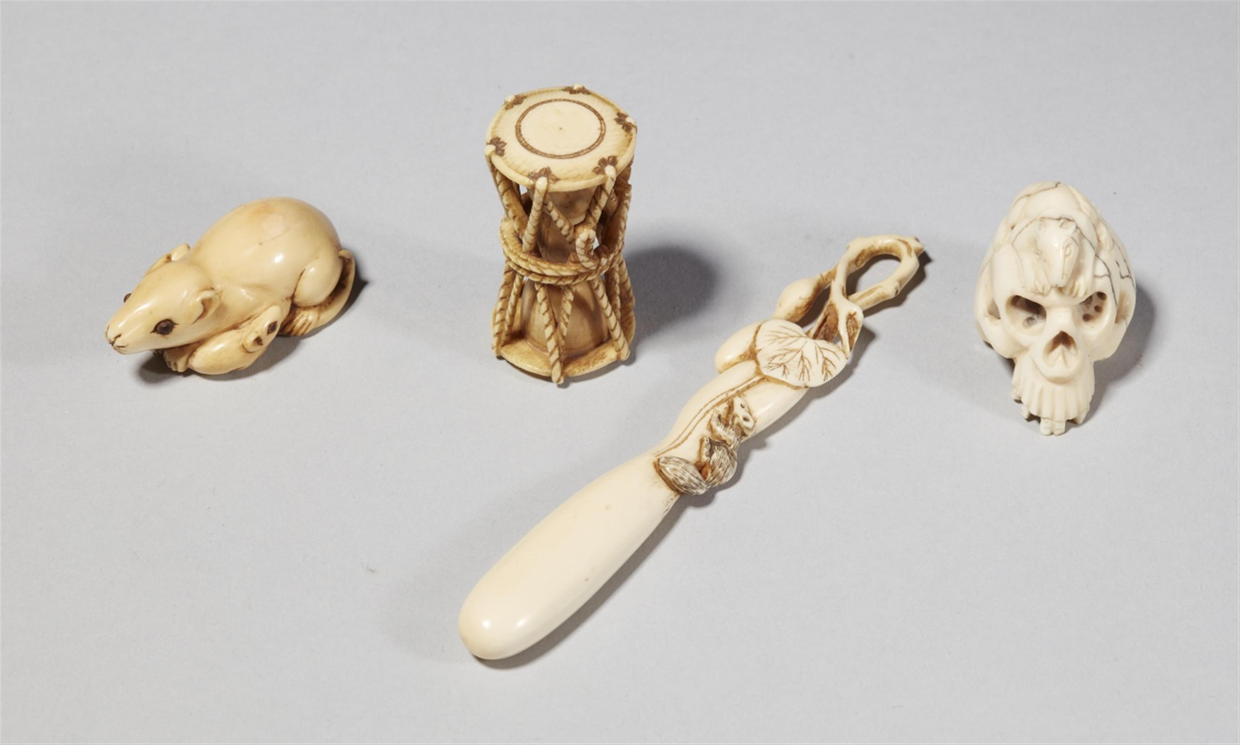 A group of four ivory netsuke. 19th/20th century - image-1