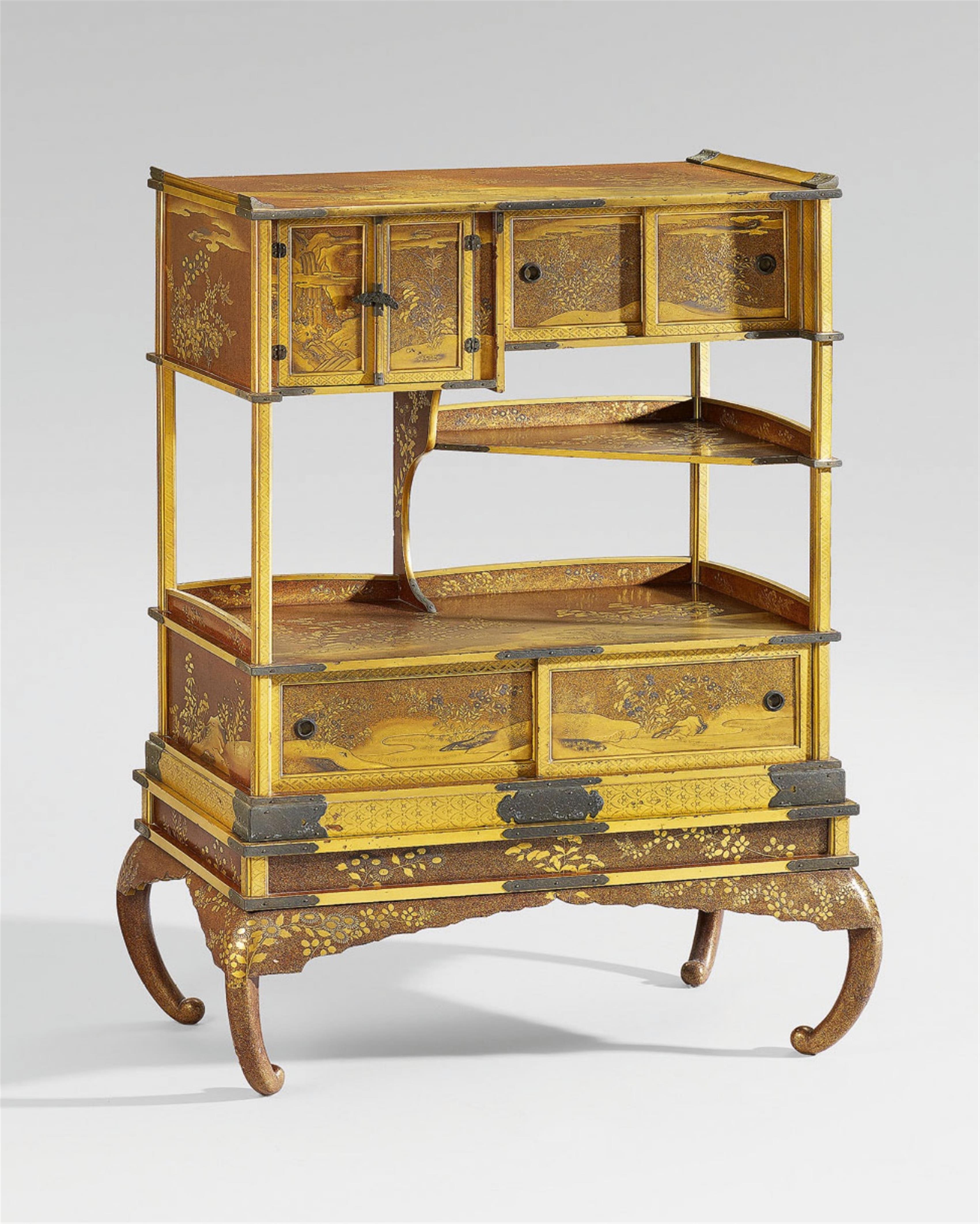 A gold lacquer display cabinet (kazaridana). Meiji period - image-1